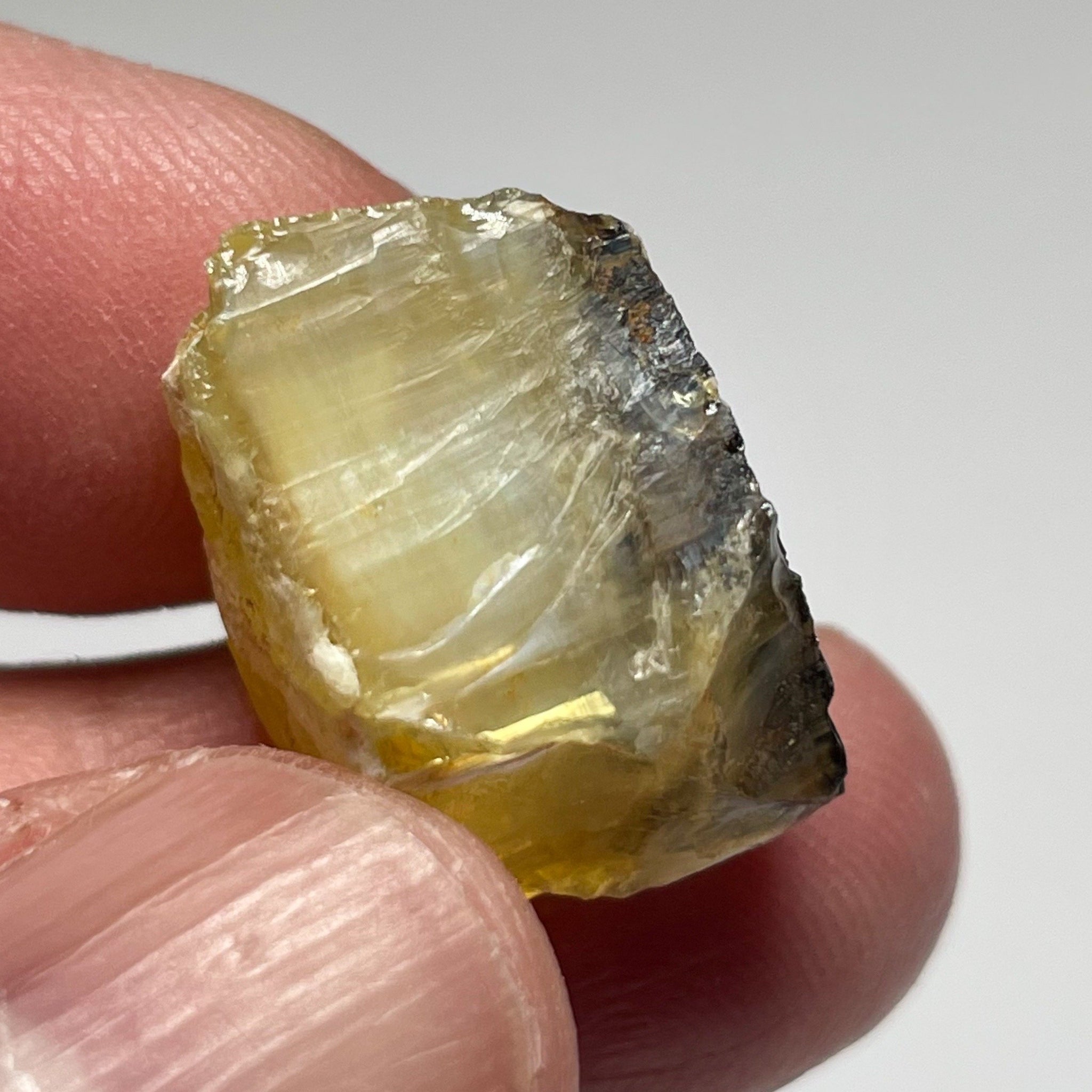 24.06Ct Opal Tanzania Untreated Unheated From A 1999 Deposit Chatoyant (Pearly Cats-Eye Effect)