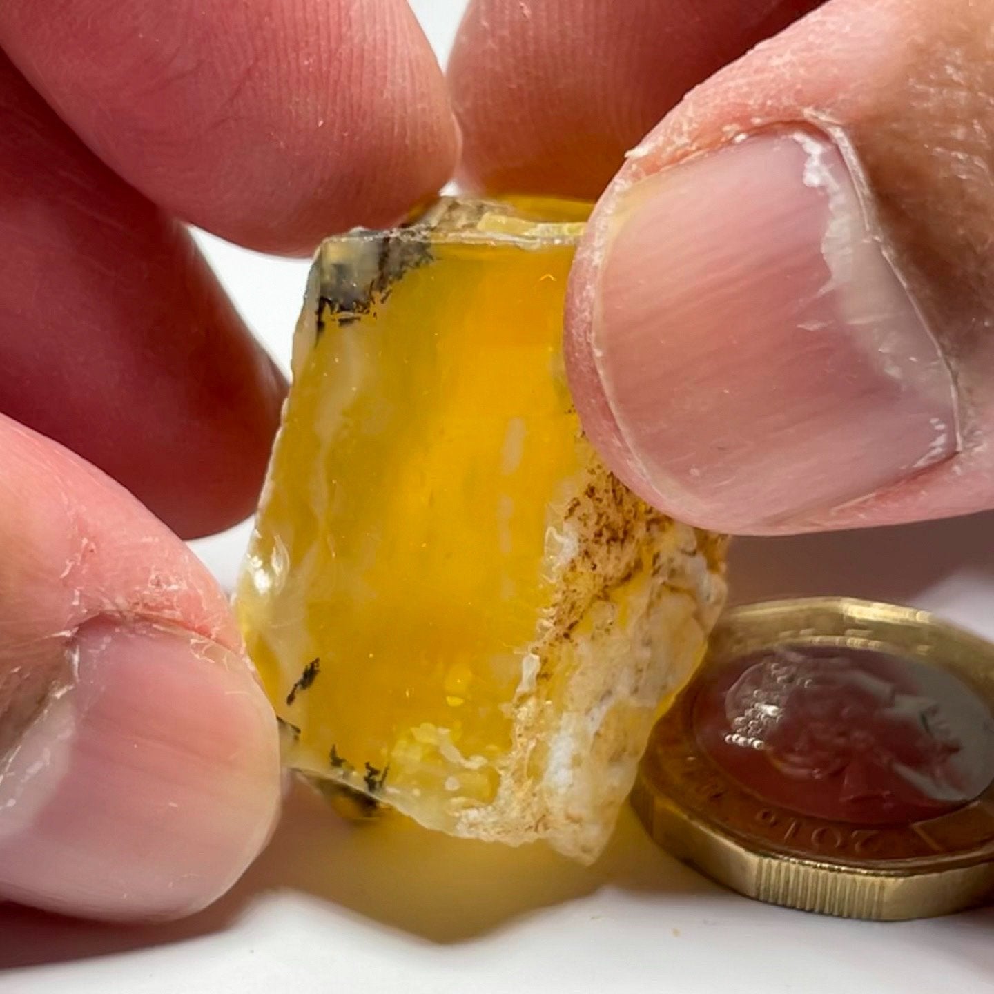 86.21Ct Opal Tanzania Untreated Unheated From A 1999 Deposit Chatoyant (Pearly Cats-Eye Effect)