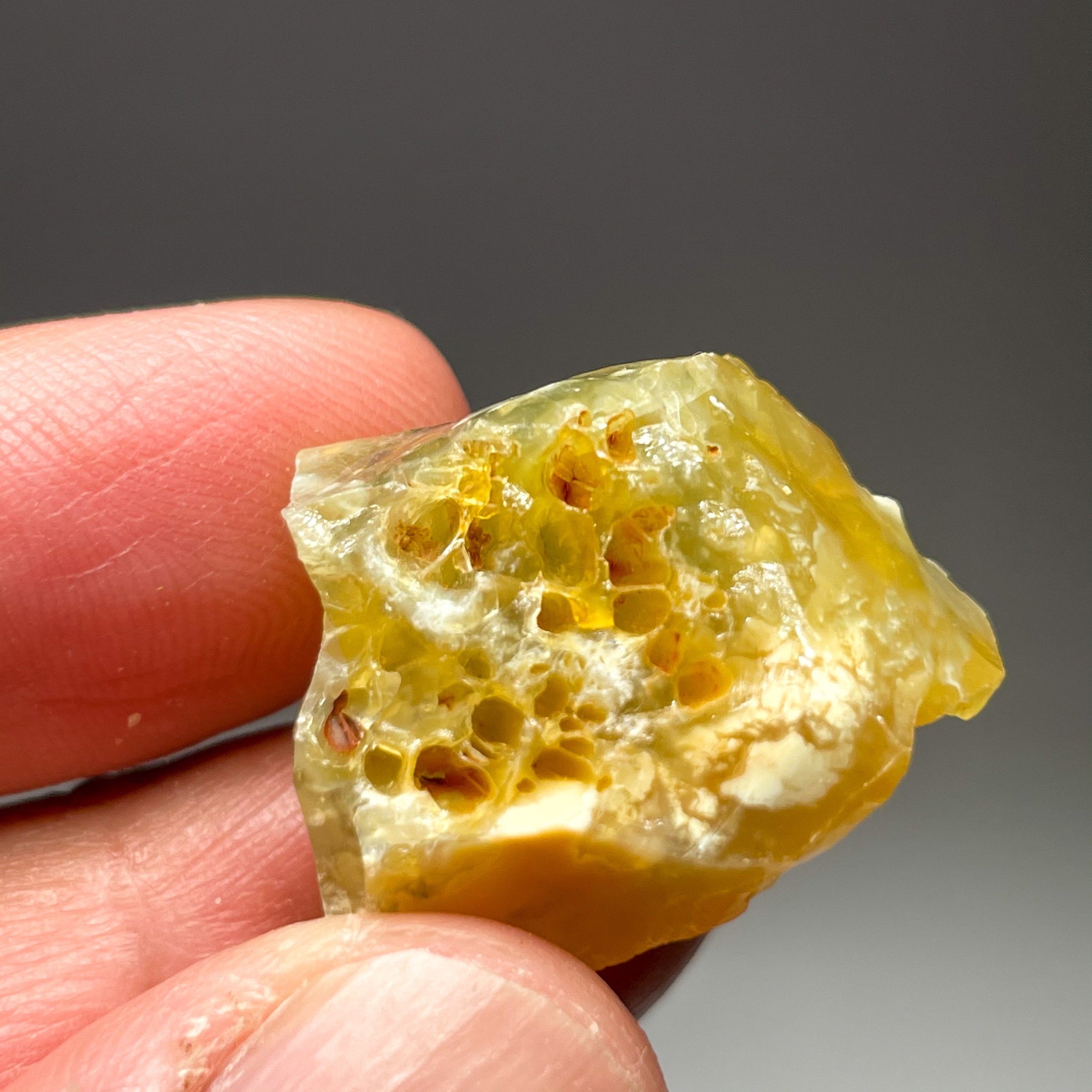 39.07Ct Opal Tanzania Untreated Unheated From A 1999 Deposit Chatoyant (Pearly Cats-Eye Effect)