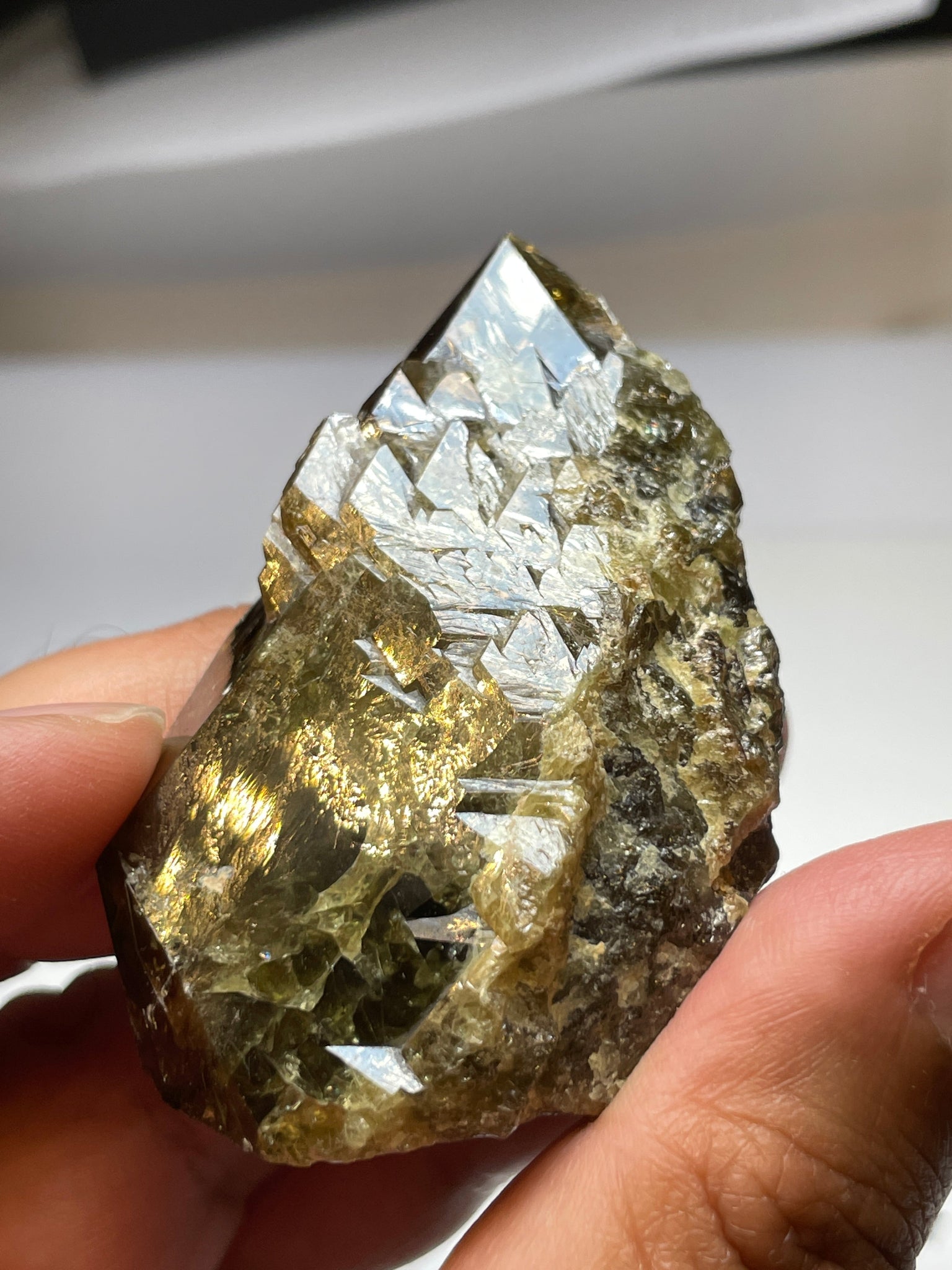 371.5Ct / 74.30Gm Tanzanian Sphene Crystal Untreated Unheated. 64.8 X 41.0 18.1Mm Very High End