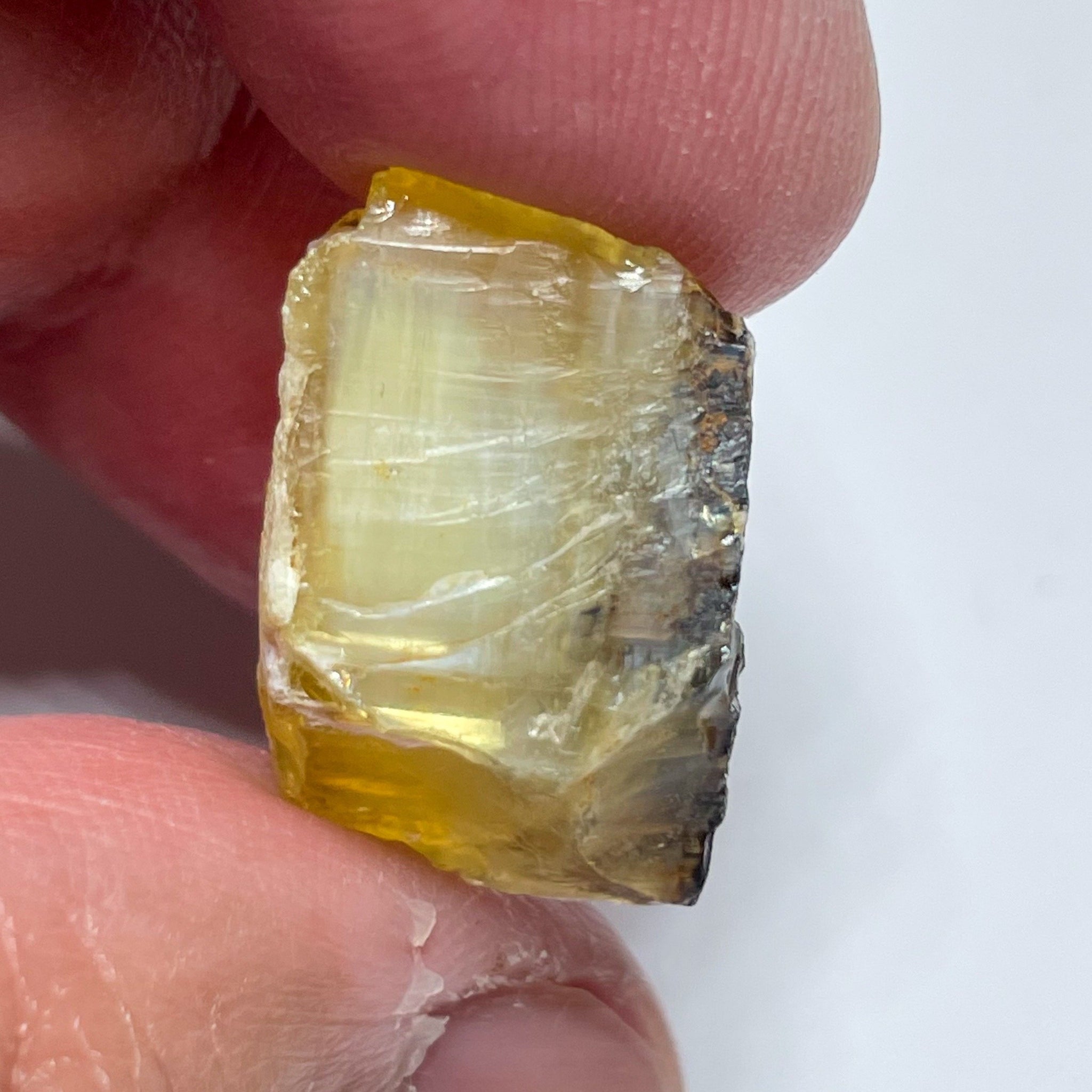 24.06Ct Opal Tanzania Untreated Unheated From A 1999 Deposit Chatoyant (Pearly Cats-Eye Effect)