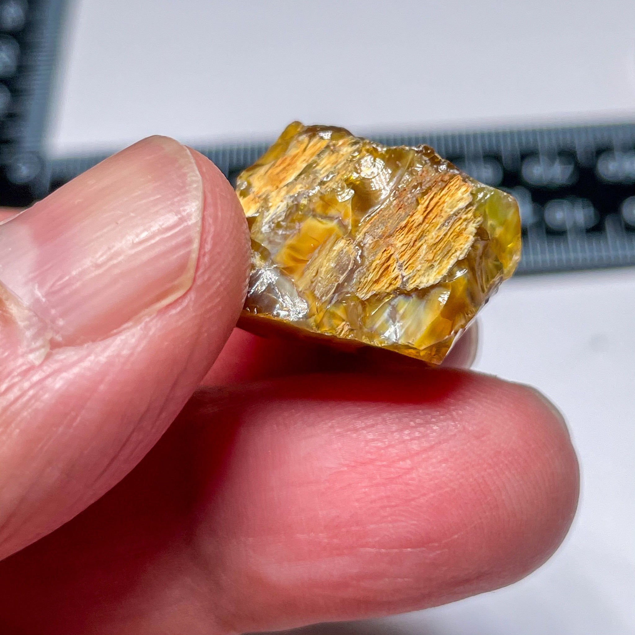 34.90Ct Opal Tanzania Untreated Unheated From A 1999 Deposit Chatoyant (Cats-Eye Effect) Has An