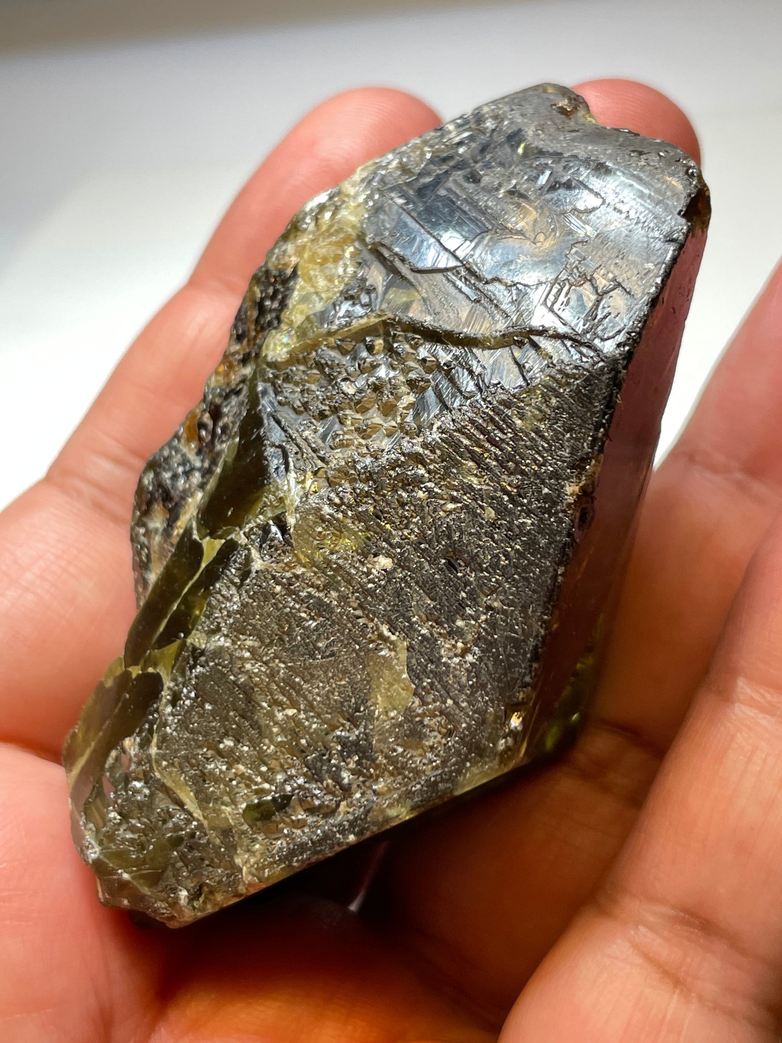 130.10Gm / 650.50Ct Sphene Crystal From Tanzania. Superb Rare Piece. 71.60 X 50.00 33.20Mm