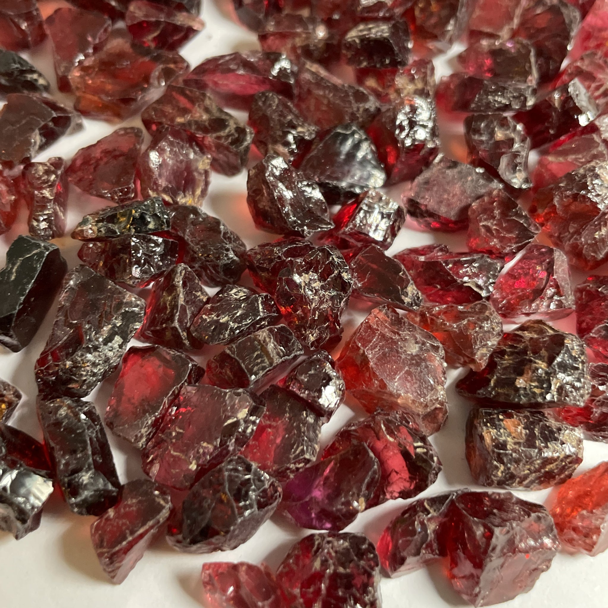 483.00Ct / 96.60Gm Umba Garnet Lot Tanzania 0.50Gm - 1.80Gm Slightly Included To