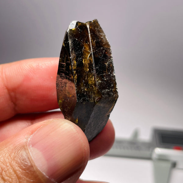 80.67Ct/16.13Gm Tanzanian Sphene Crystal Untreated Unheated. 38.4 X 15.5 19.6Mm Very High End Ultra