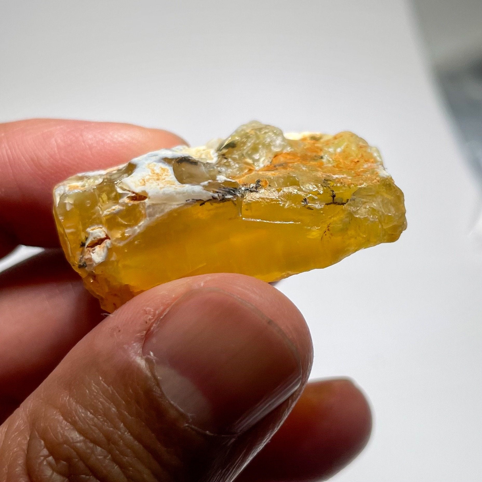 87.48Ct Opal Tanzania Untreated Unheated From A 1999 Deposit Chatoyant (Pearly Cats-Eye Effect)