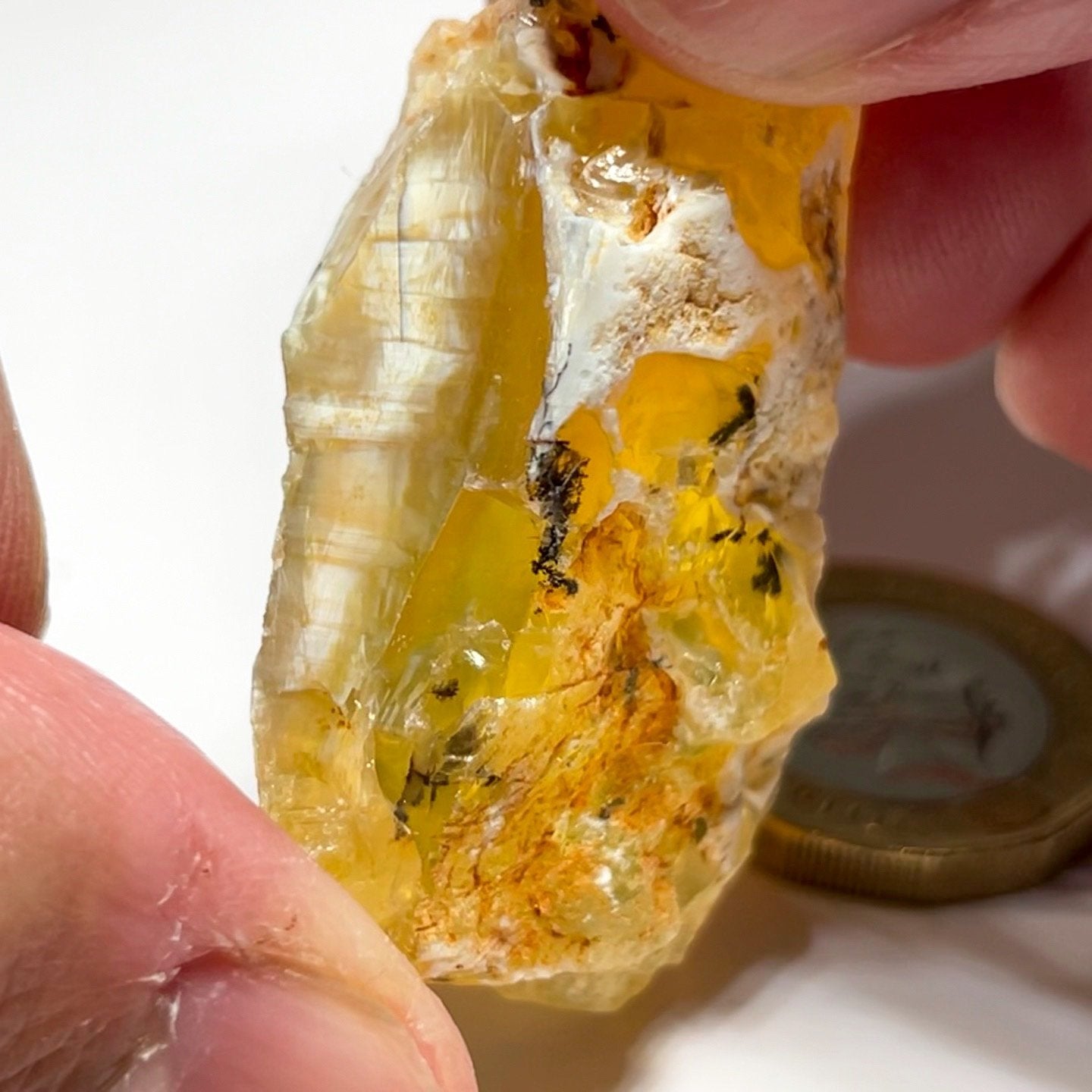 87.48Ct Opal Tanzania Untreated Unheated From A 1999 Deposit Chatoyant (Pearly Cats-Eye Effect)