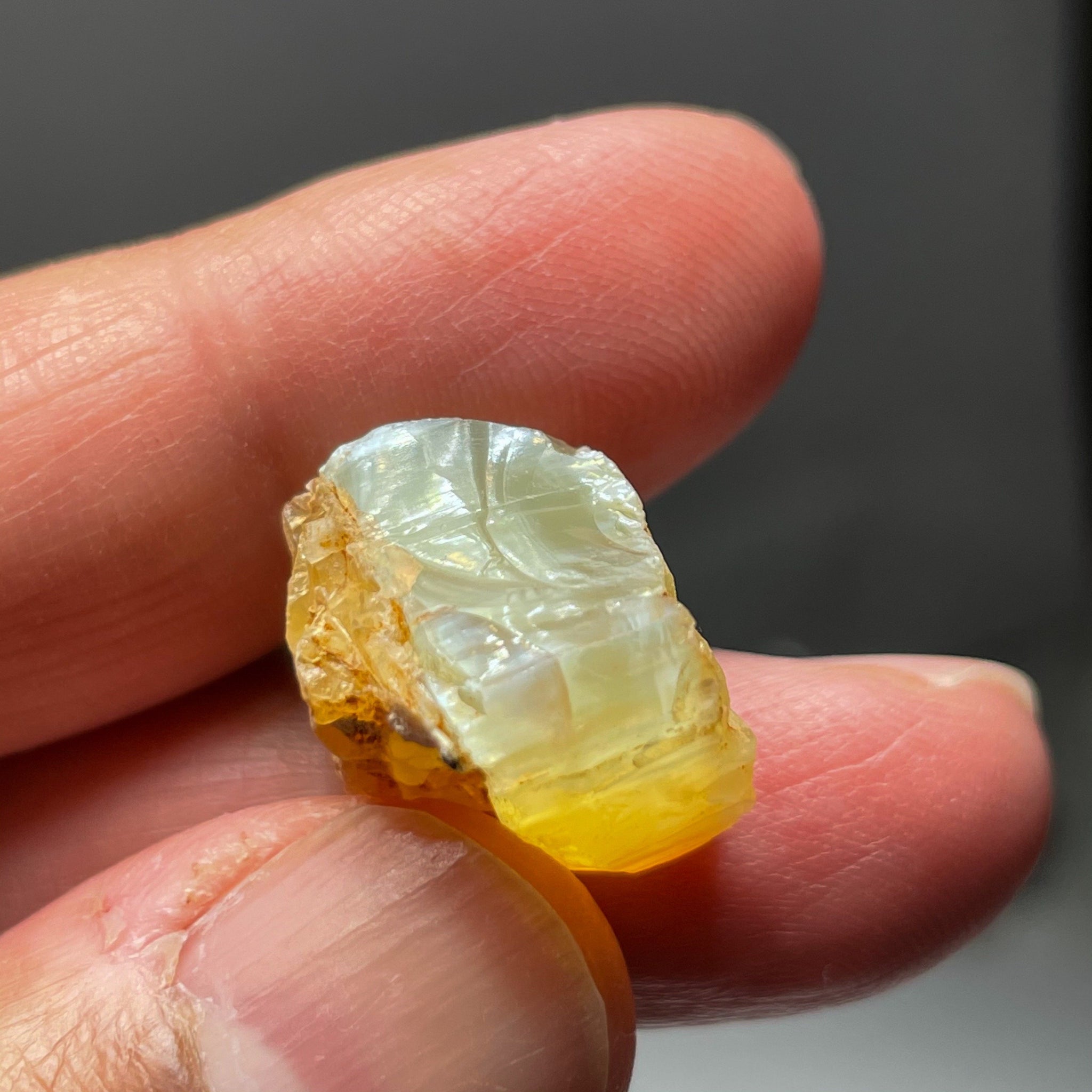 24.44Ct Opal Tanzania Untreated Unheated From A 1999 Deposit Chatoyant (White Pearly Cats-Eye