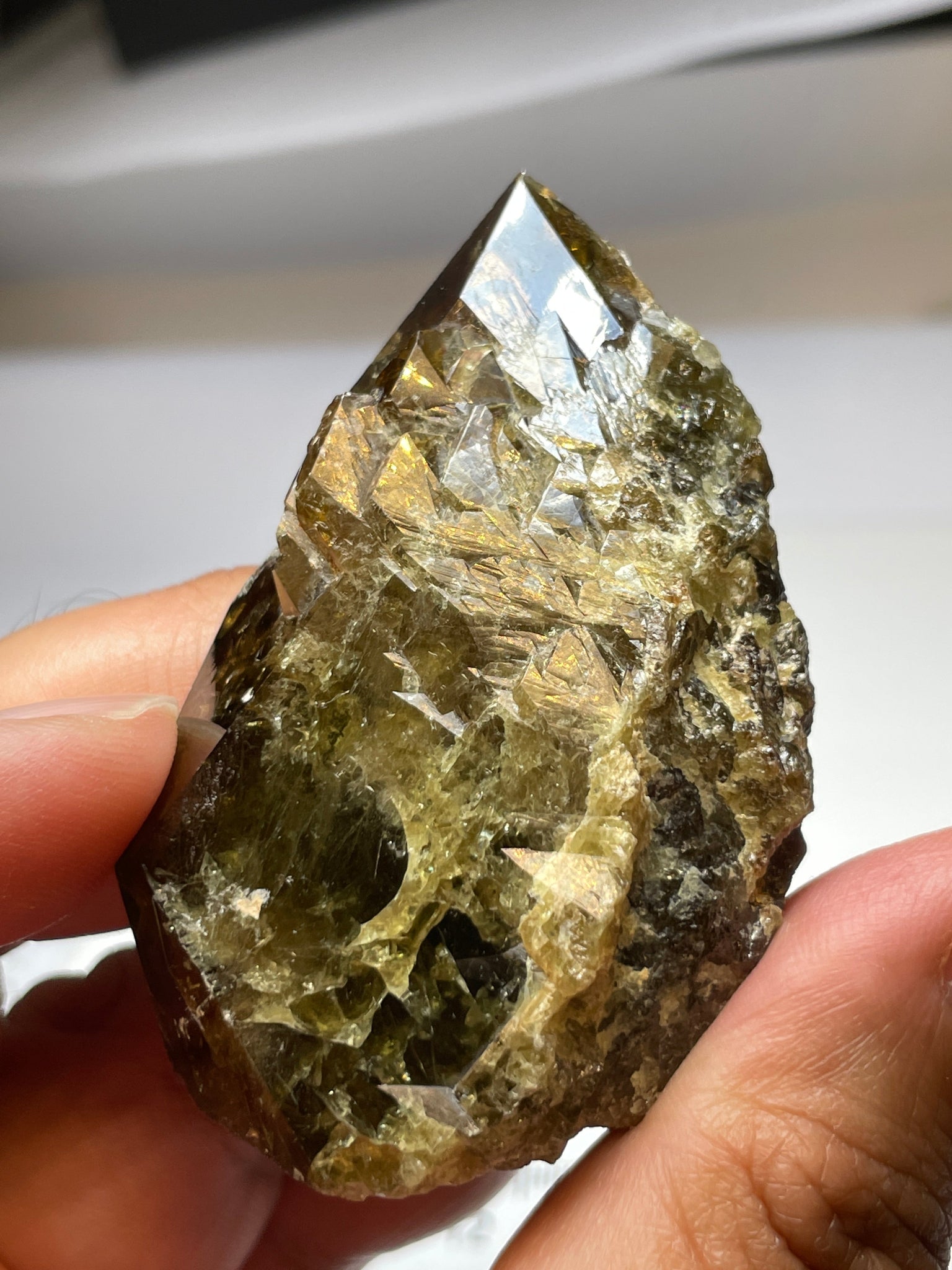 371.5Ct / 74.30Gm Tanzanian Sphene Crystal Untreated Unheated. 64.8 X 41.0 18.1Mm Very High End