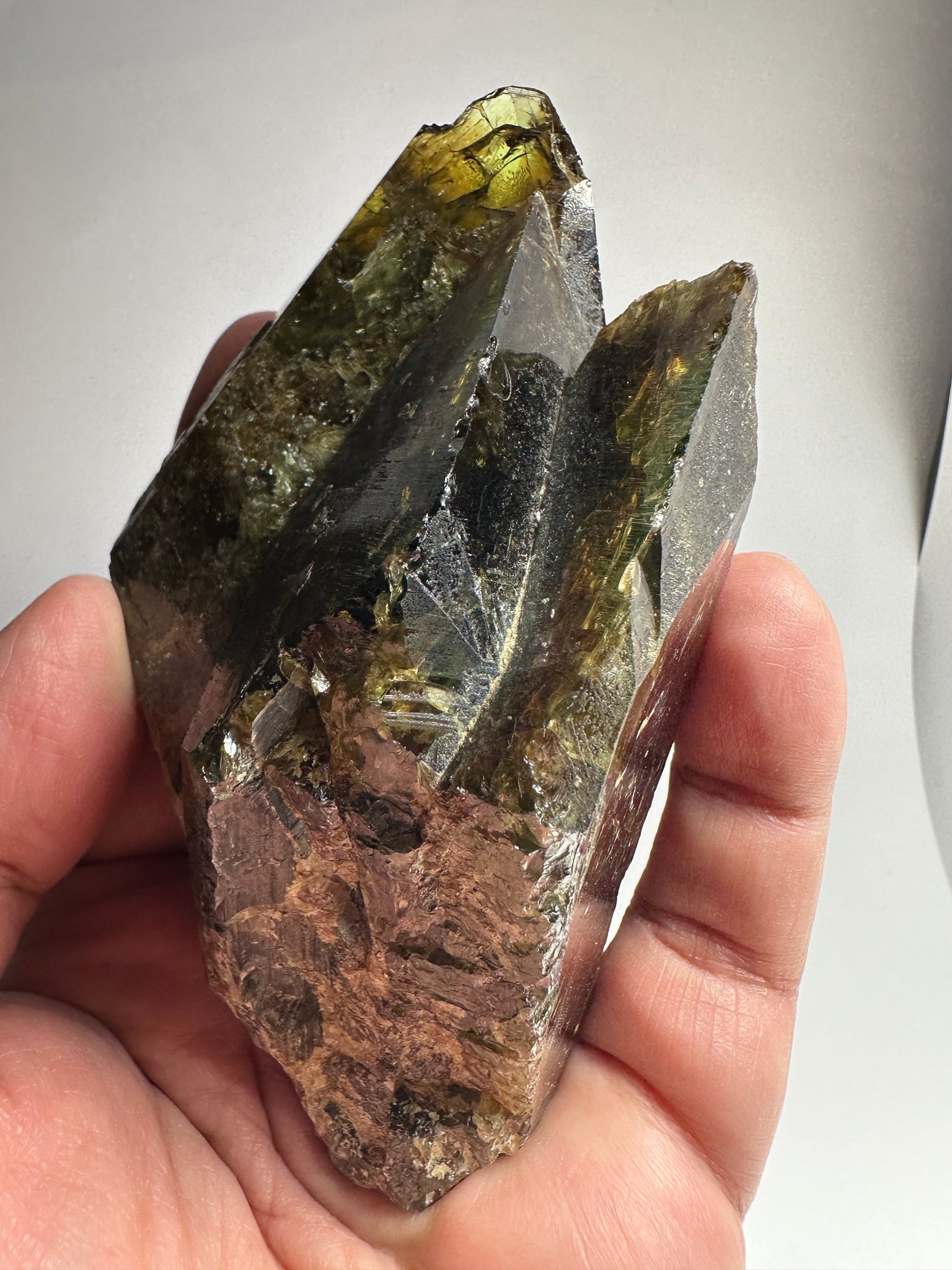 363.20Gm / 1816Ct Tanzanian Chrome Sphene Crystal. Unheated Untreated. 119Mm X 68.50Mm 44.00Mm