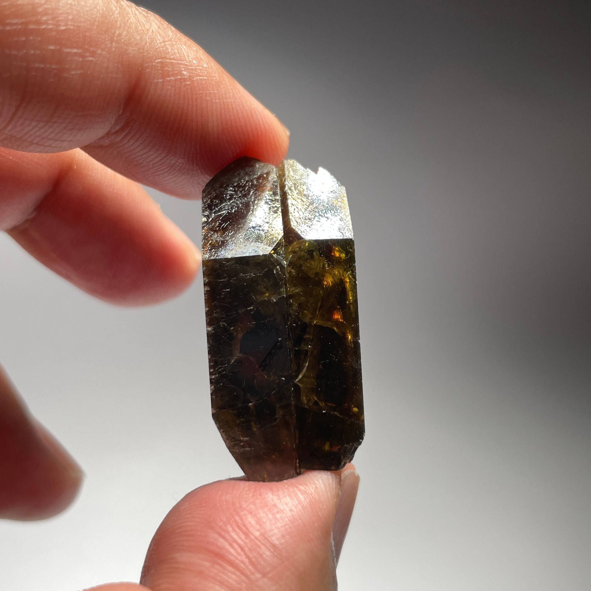 80.67Ct/16.13Gm Tanzanian Sphene Crystal Untreated Unheated. 38.4 X 15.5 19.6Mm Very High End Ultra