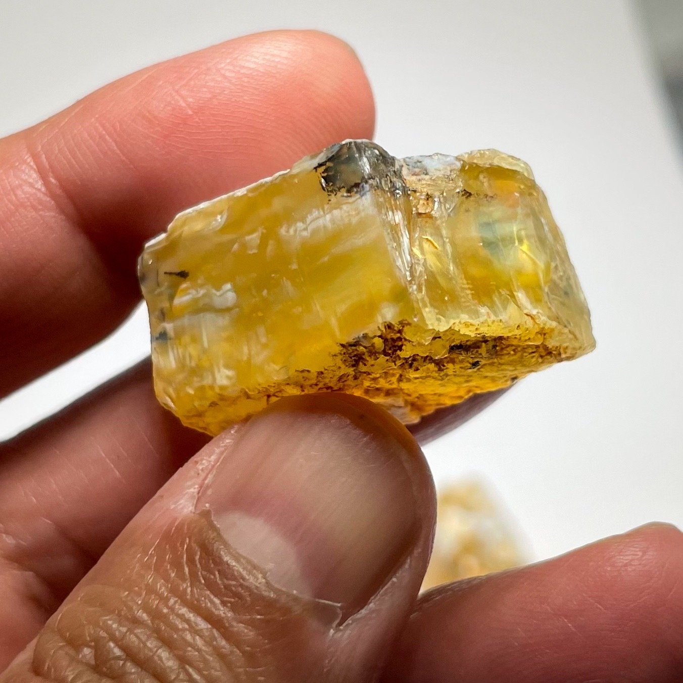 86.21Ct Opal Tanzania Untreated Unheated From A 1999 Deposit Chatoyant (Pearly Cats-Eye Effect)