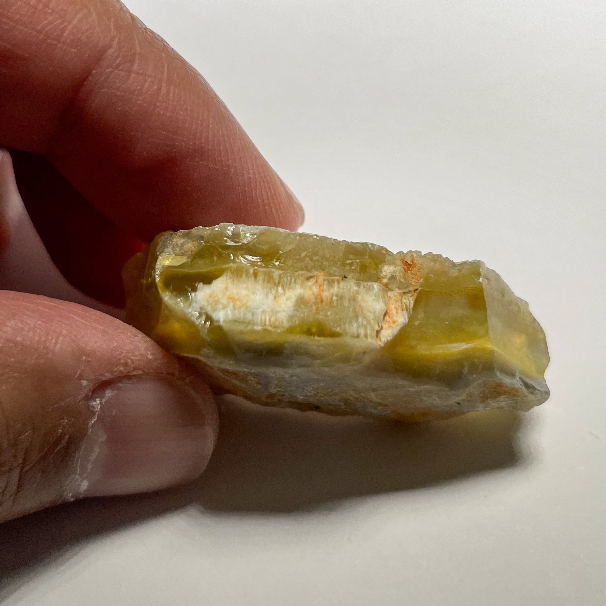 84.41Ct Opal Tanzania Untreated Unheated From A 1999 Deposit Chatoyant (Pearly Cats-Eye Effect)