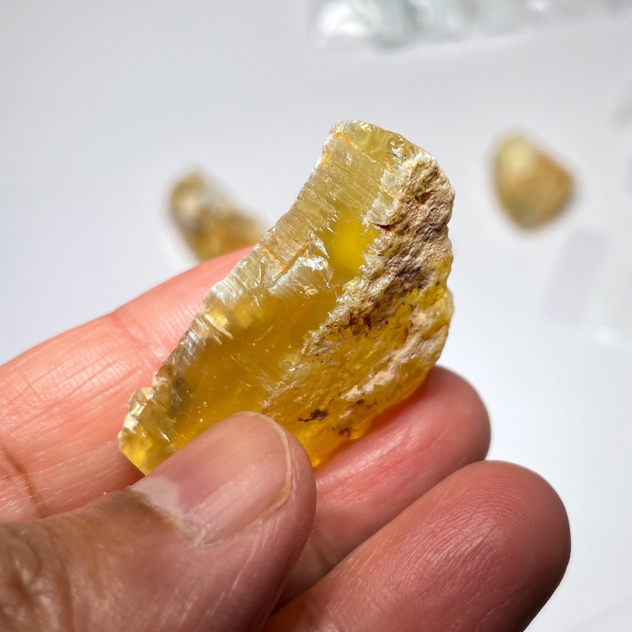 82.10Ct Opal Tanzania Untreated Unheated From A 1999 Deposit Chatoyant (Pearly Cats-Eye Effect)