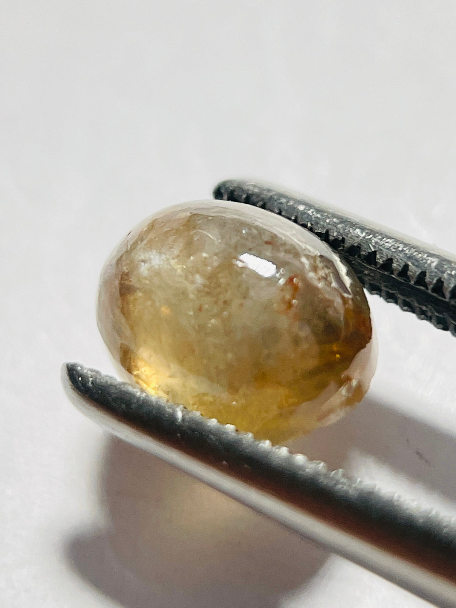 2.85Ct Sapphire Tanzania. Untreated Unheated. Seems To Have A Moving Spot/star.