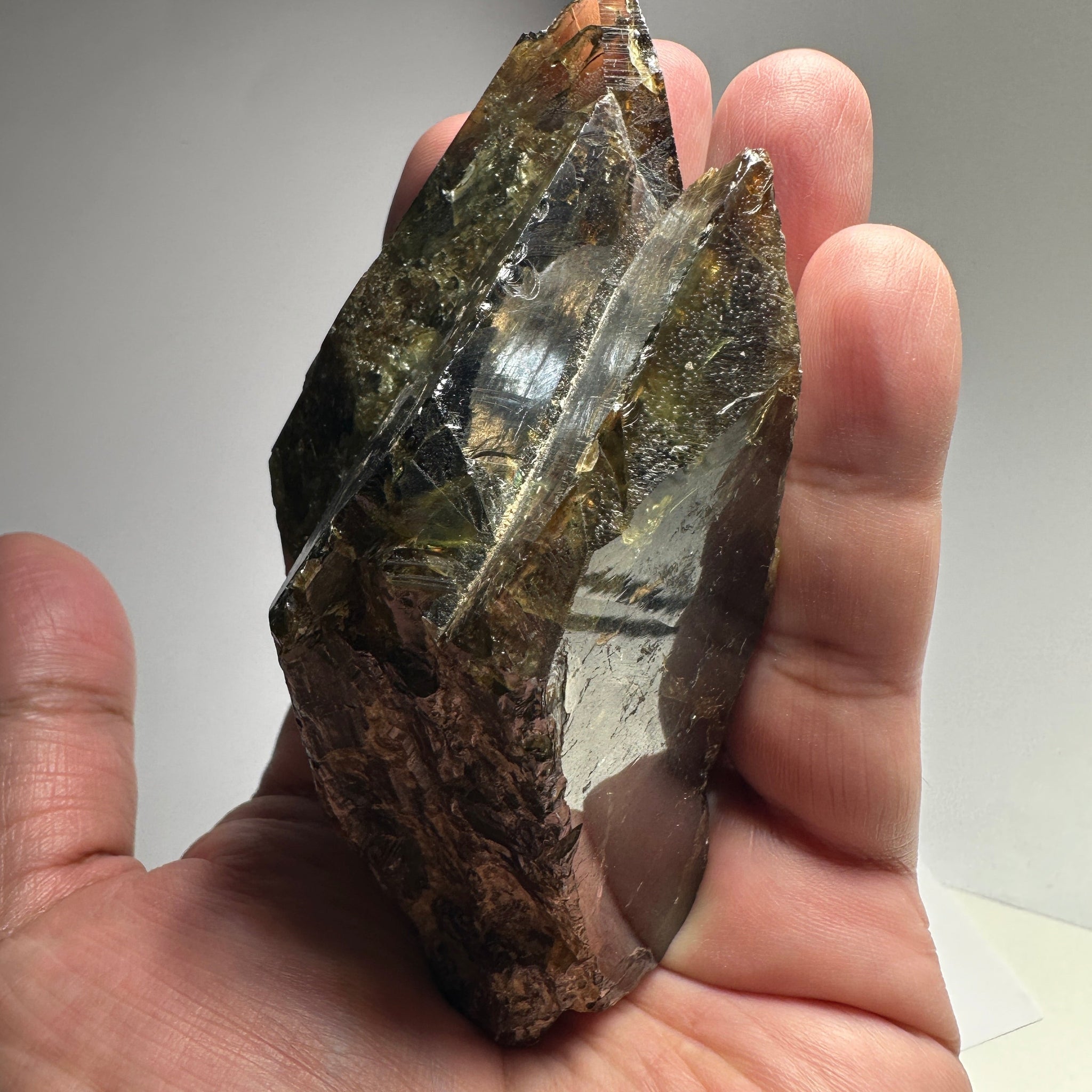 363.20Gm / 1816Ct Tanzanian Chrome Sphene Crystal. Unheated Untreated. 119Mm X 68.50Mm 44.00Mm