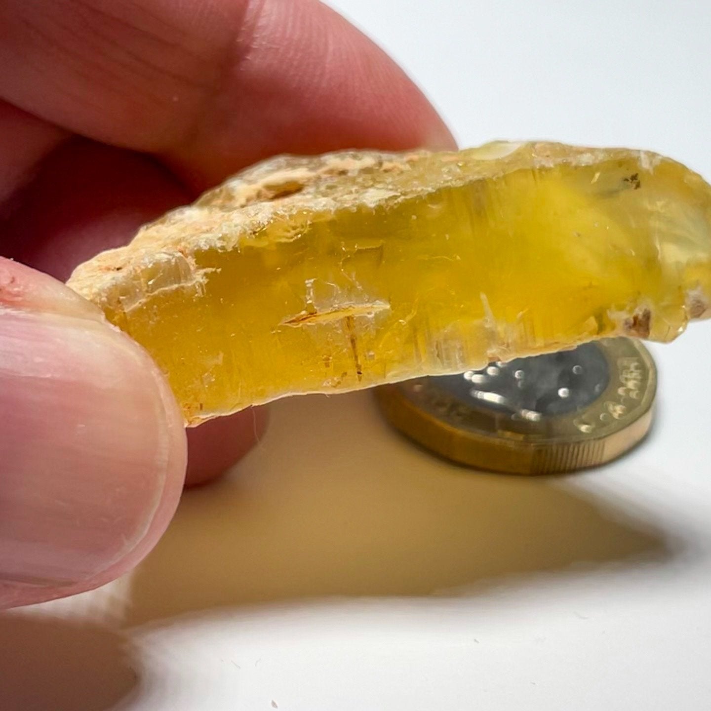 82.10Ct Opal Tanzania Untreated Unheated From A 1999 Deposit Chatoyant (Pearly Cats-Eye Effect)