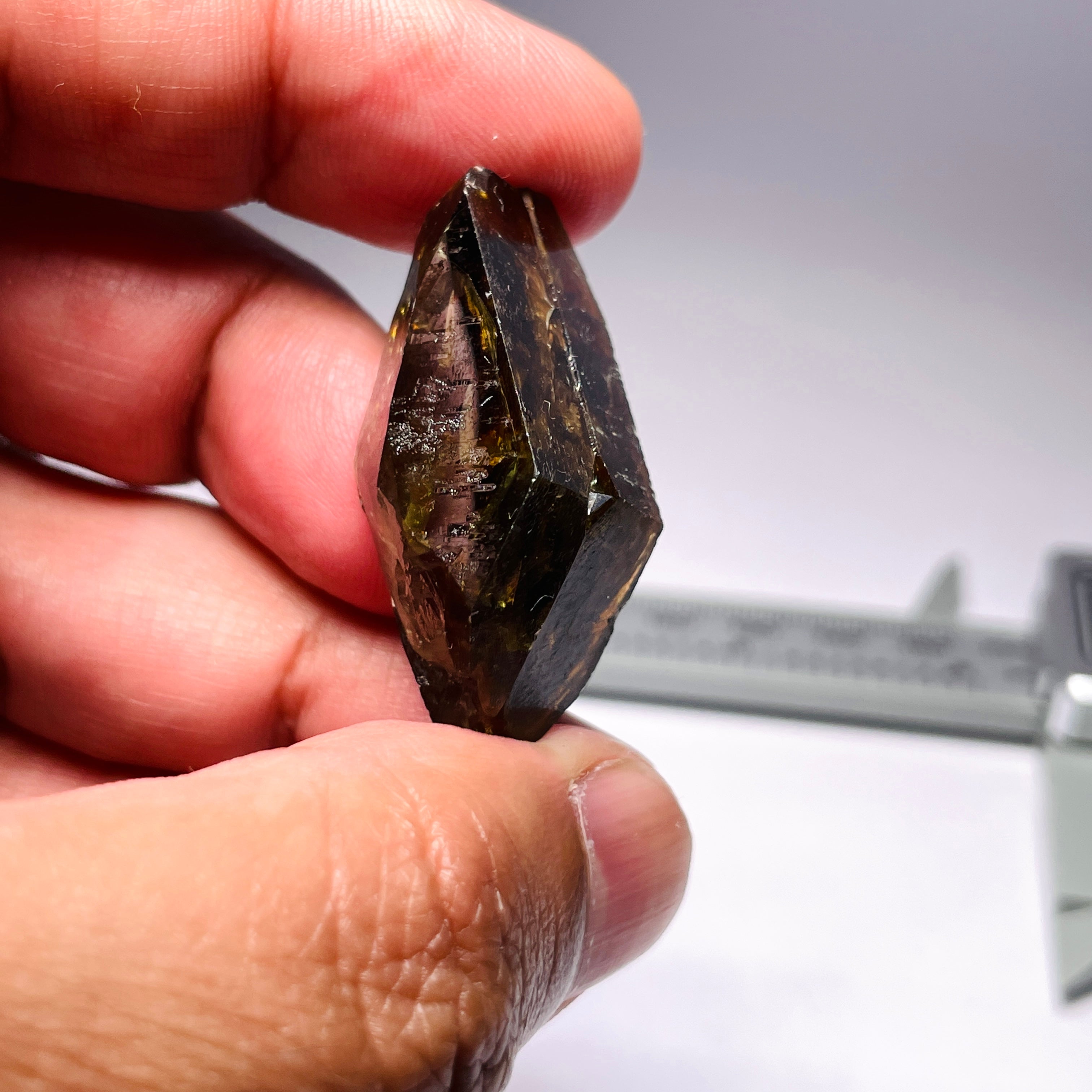 80.67Ct/16.13Gm Tanzanian Sphene Crystal Untreated Unheated. 38.4 X 15.5 19.6Mm Very High End Ultra