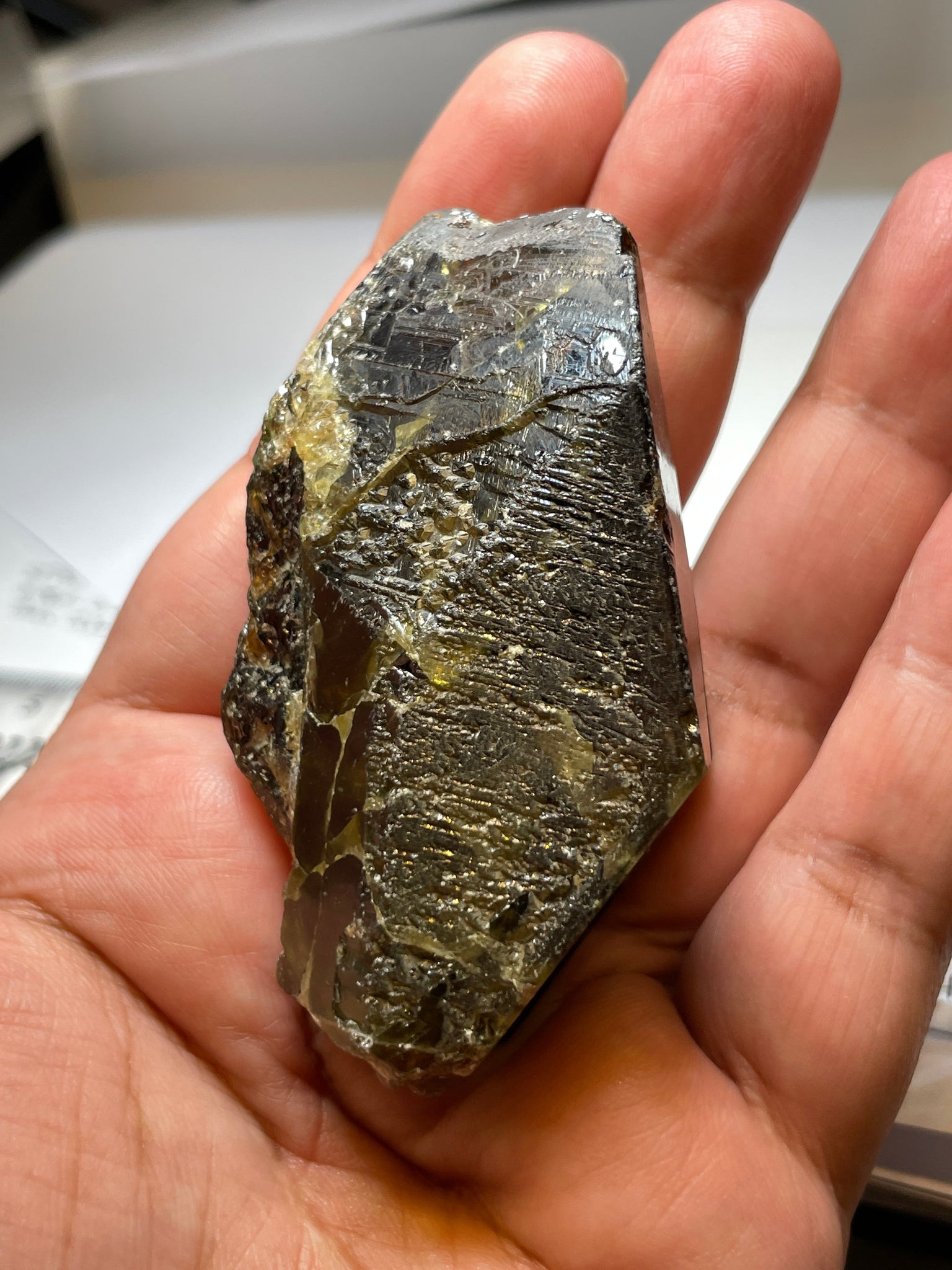 130.10Gm / 650.50Ct Sphene Crystal From Tanzania. Superb Rare Piece. 71.60 X 50.00 33.20Mm