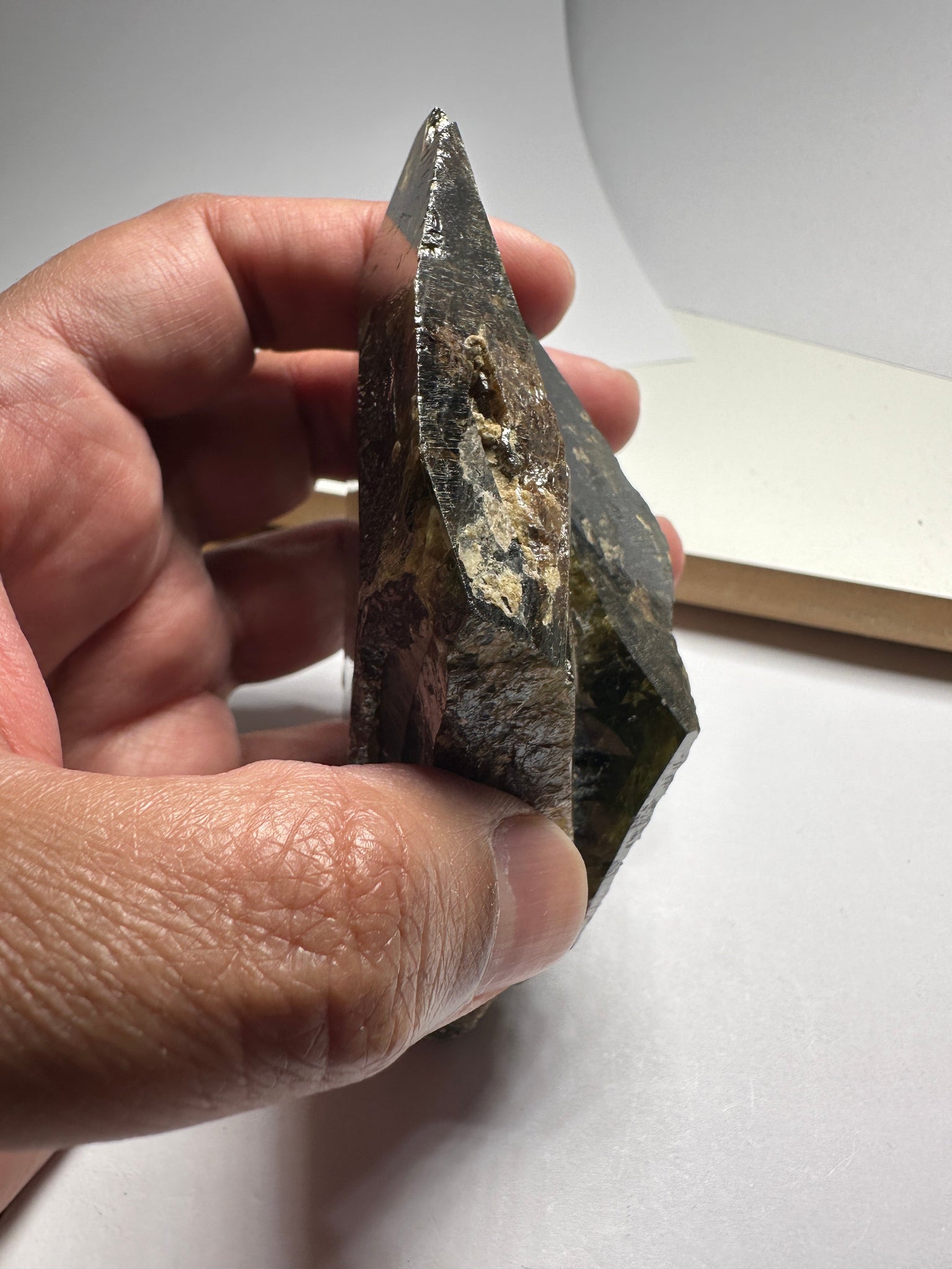 363.20Gm / 1816Ct Tanzanian Chrome Sphene Crystal. Unheated Untreated. 119Mm X 68.50Mm 44.00Mm