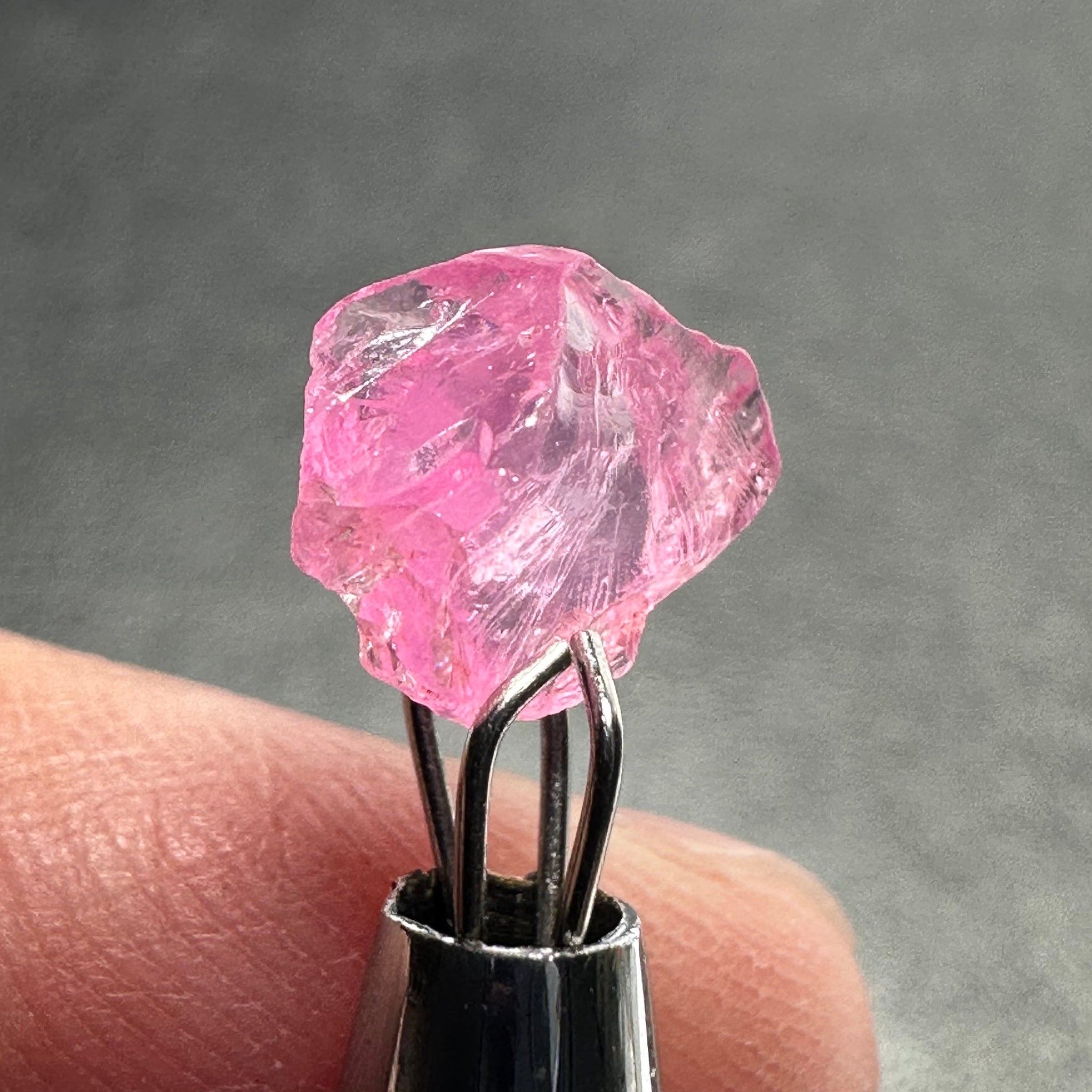 1.75Ct Tanzanian Spinel Vvs-If (Very Slightly Silky) Untreated Unheated. Flattish Shape