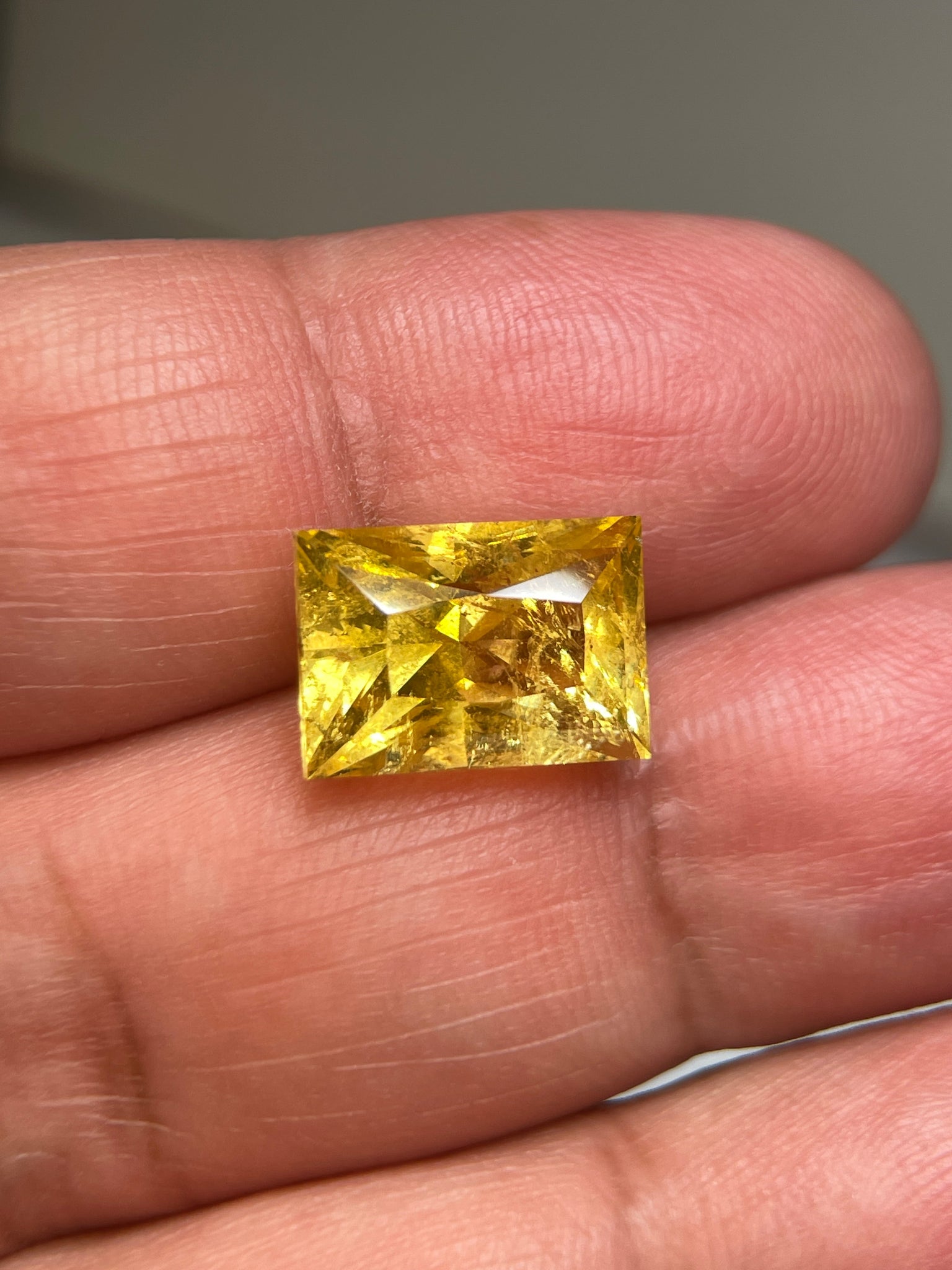 8.035Ct Vivid Intense Yellow Golden Danburite Tanzania Untreated Unheated. Slightly Included. Super