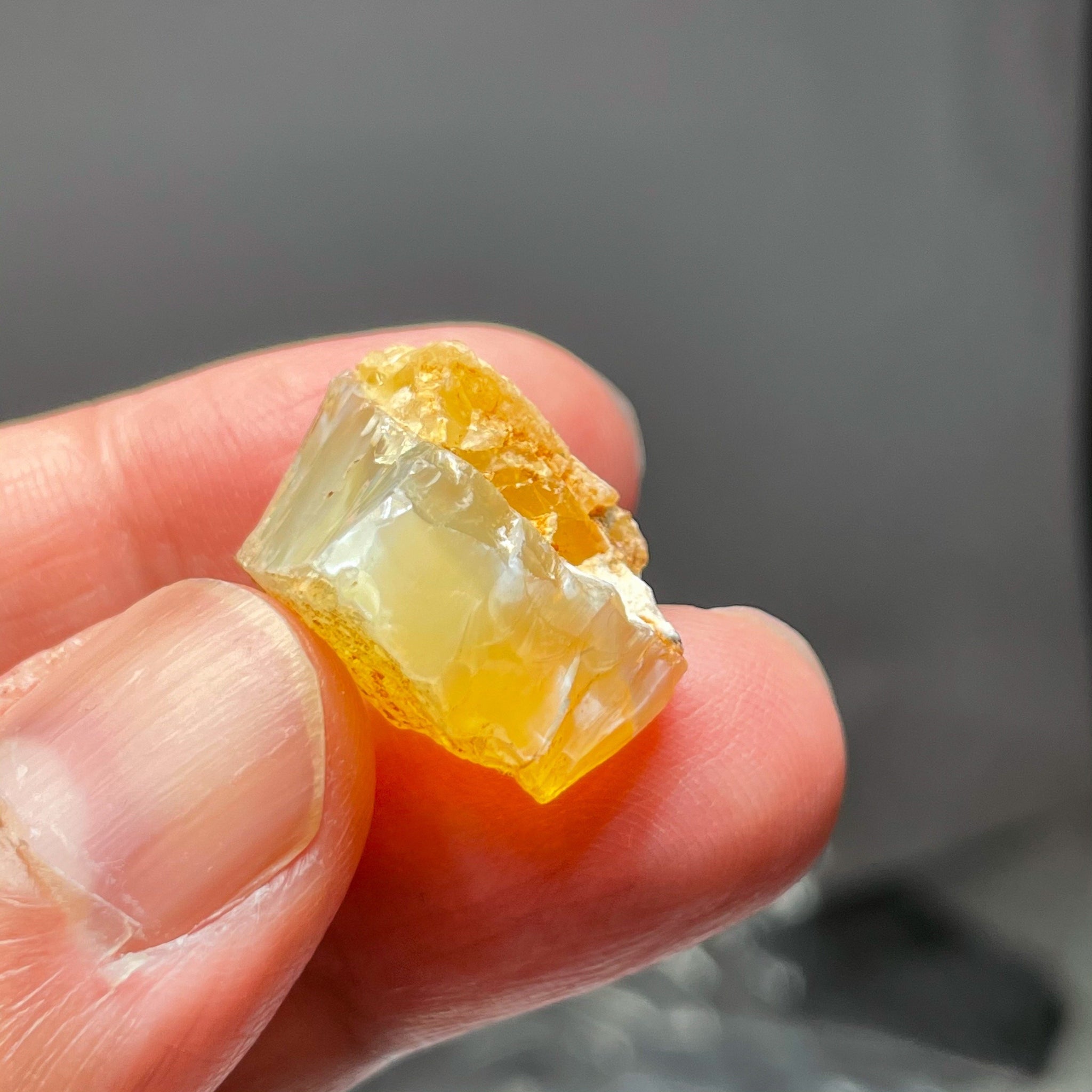 24.44Ct Opal Tanzania Untreated Unheated From A 1999 Deposit Chatoyant (White Pearly Cats-Eye