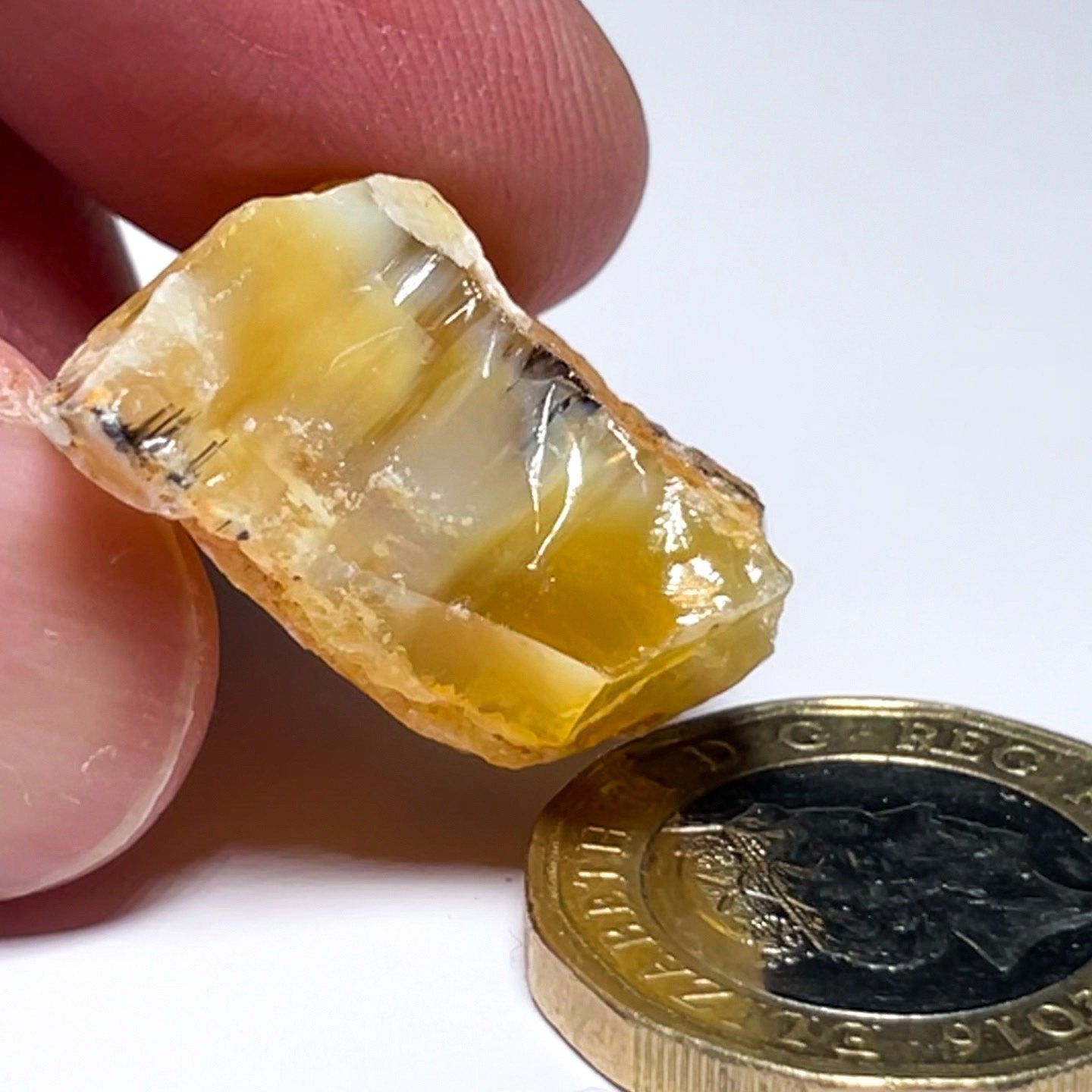 33.60Ct Opal Tanzania Untreated Unheated From A 1999 Deposit Chatoyant (Pearly Cats-Eye Effect)