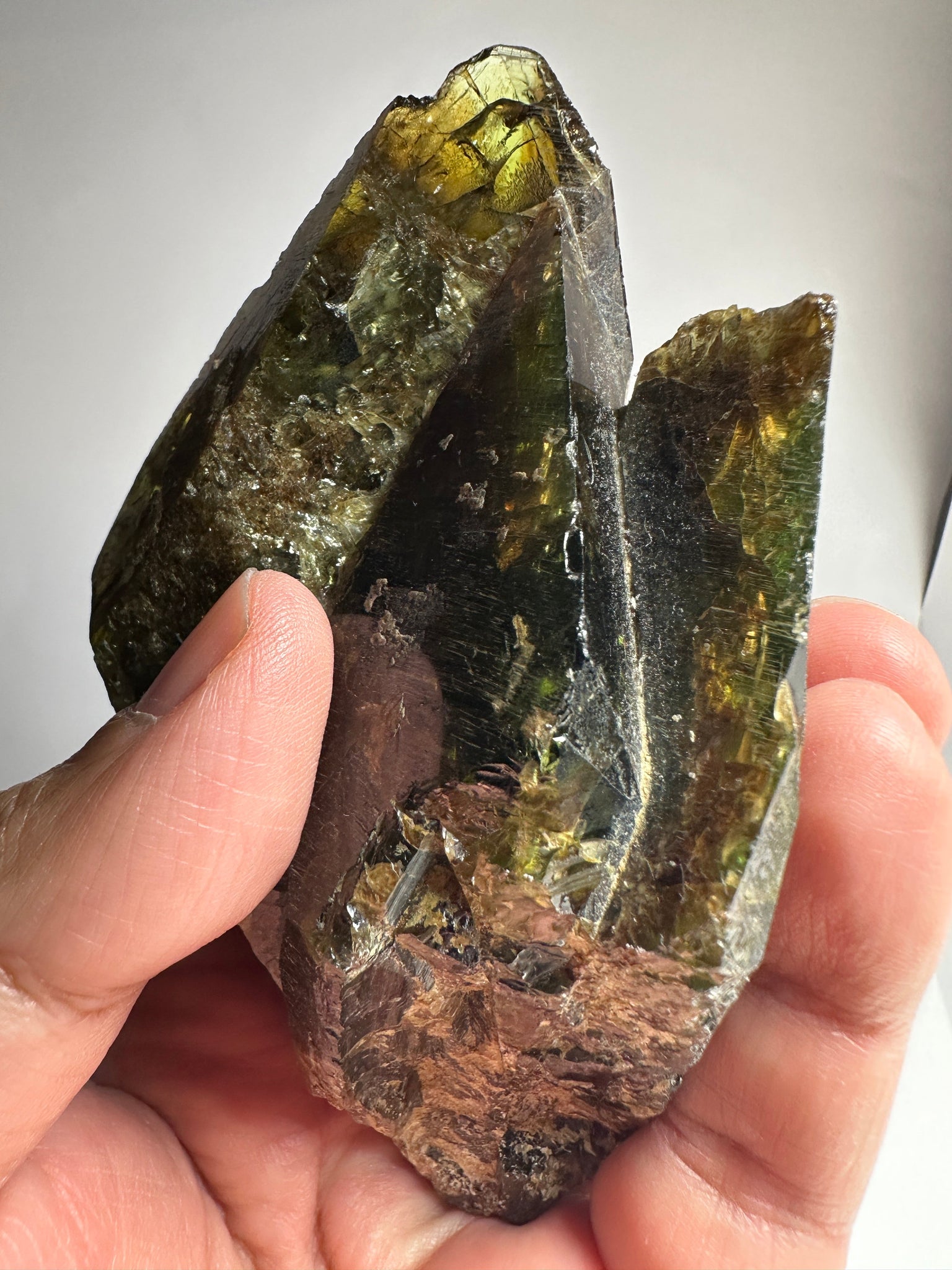 363.20Gm / 1816Ct Tanzanian Chrome Sphene Crystal. Unheated Untreated. 119Mm X 68.50Mm 44.00Mm