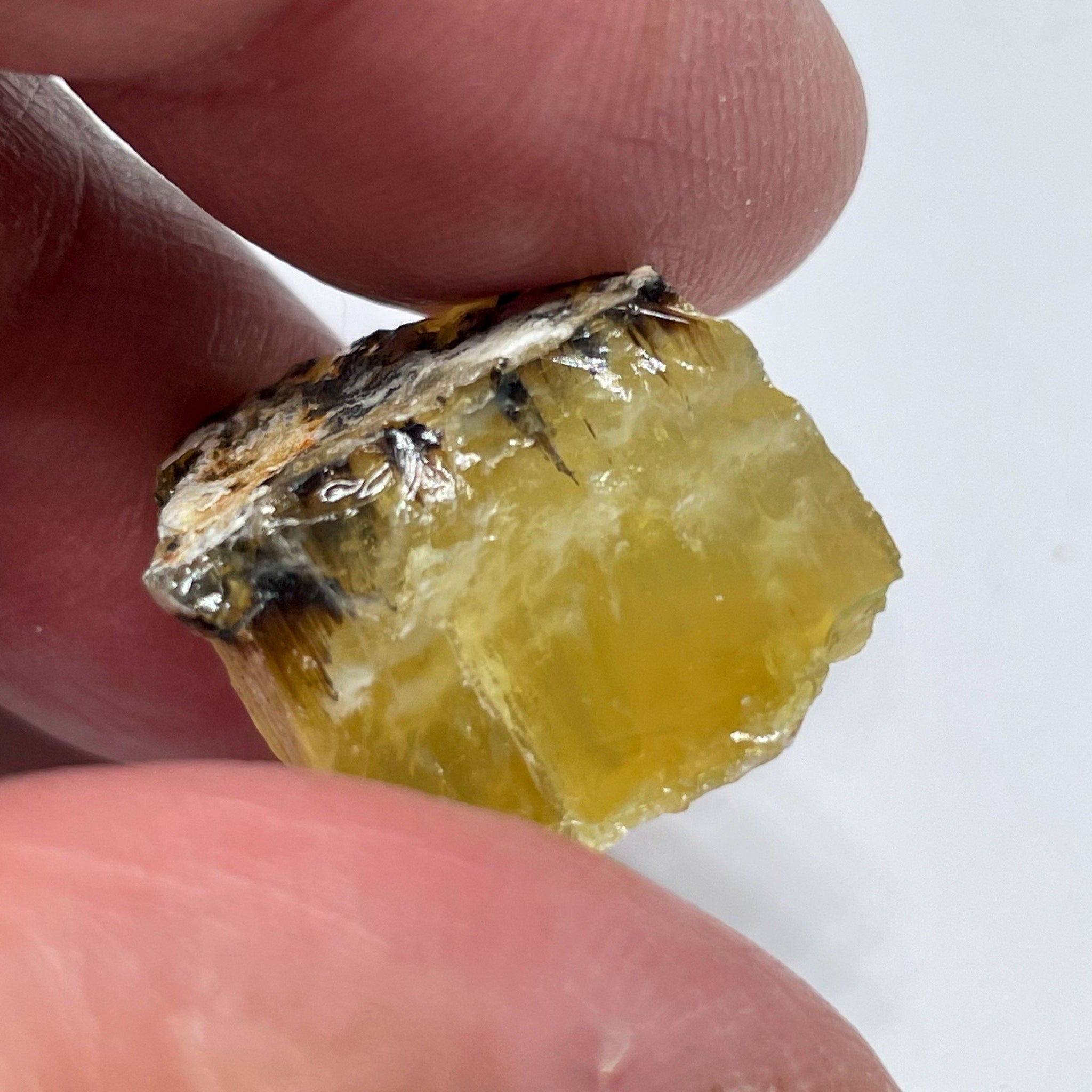 24.06Ct Opal Tanzania Untreated Unheated From A 1999 Deposit Chatoyant (Pearly Cats-Eye Effect)