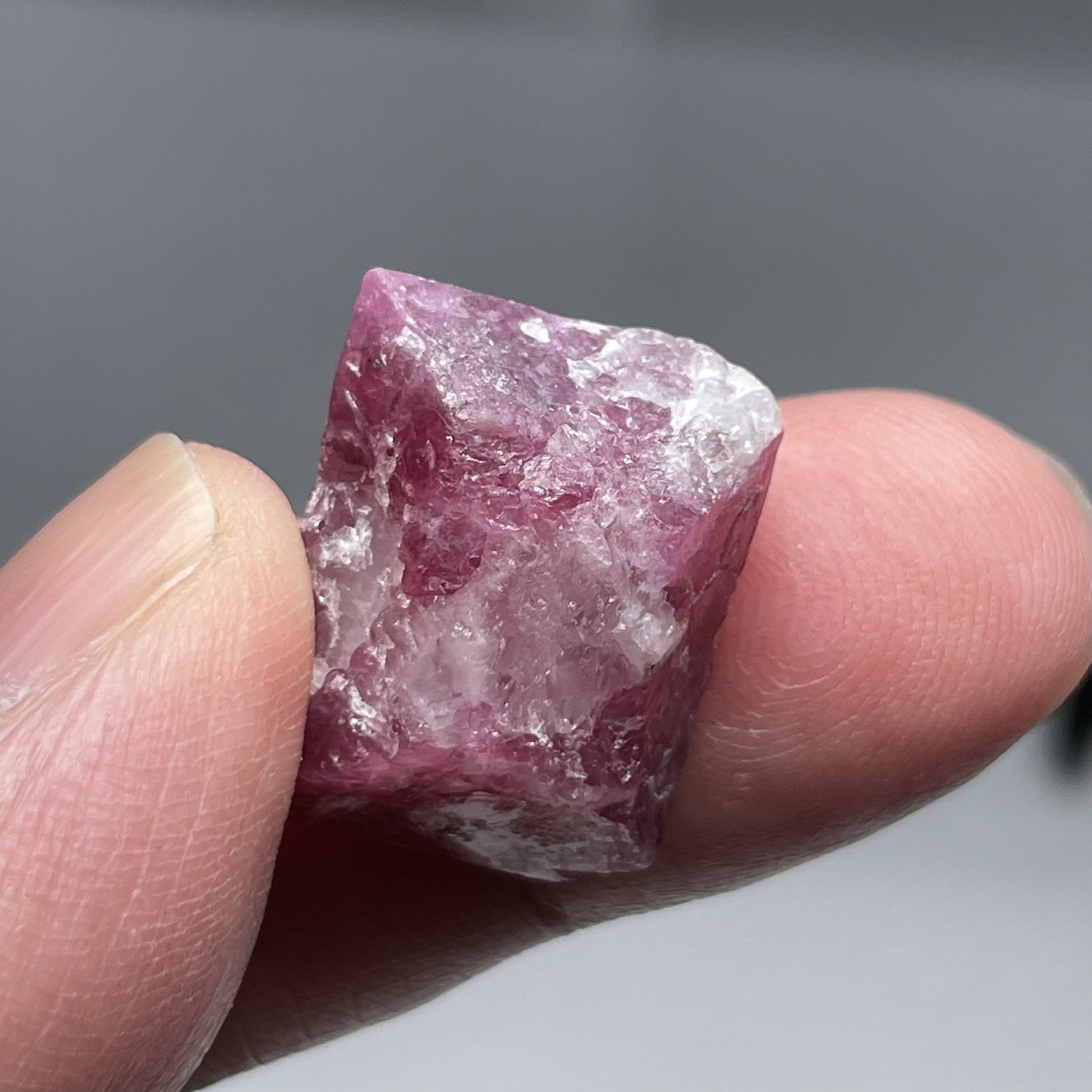 9.00Gm / 45.00Ct Mahenge Spinel Crystal Tanzania Untreated Unheated 20X 16 X 15Mm