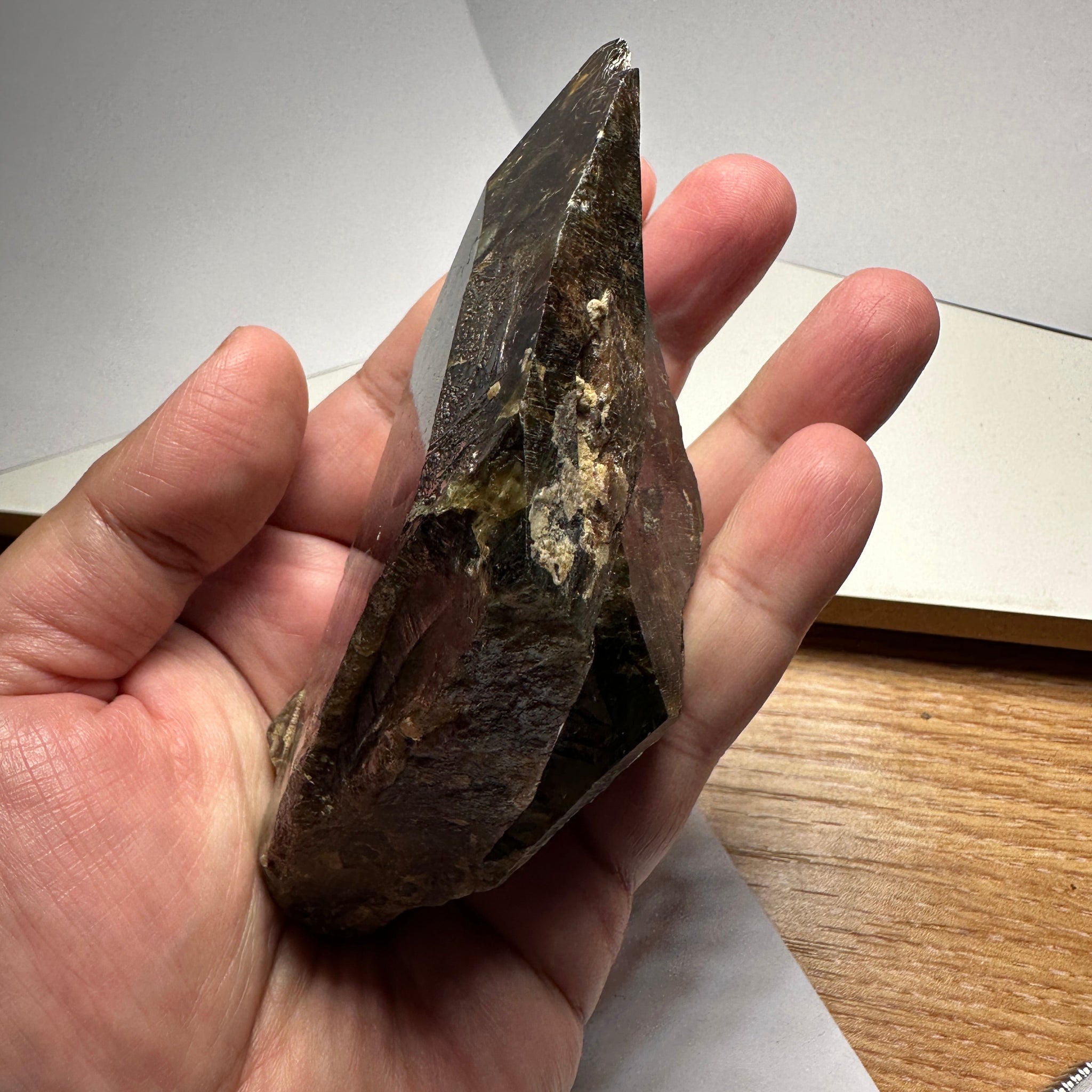 363.20Gm / 1816Ct Tanzanian Chrome Sphene Crystal. Unheated Untreated. 119Mm X 68.50Mm 44.00Mm