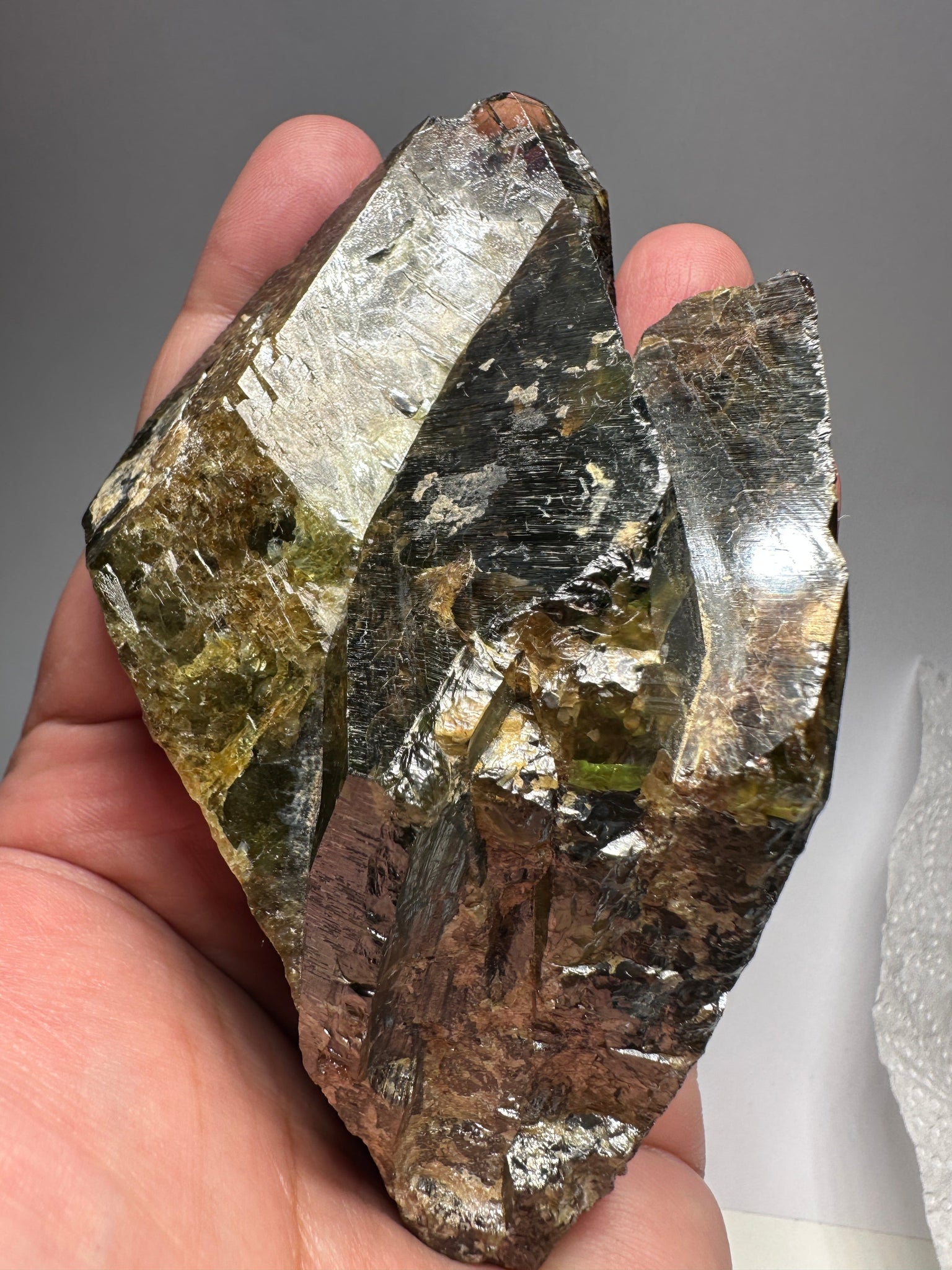 363.20Gm / 1816Ct Tanzanian Chrome Sphene Crystal. Unheated Untreated. 119Mm X 68.50Mm 44.00Mm