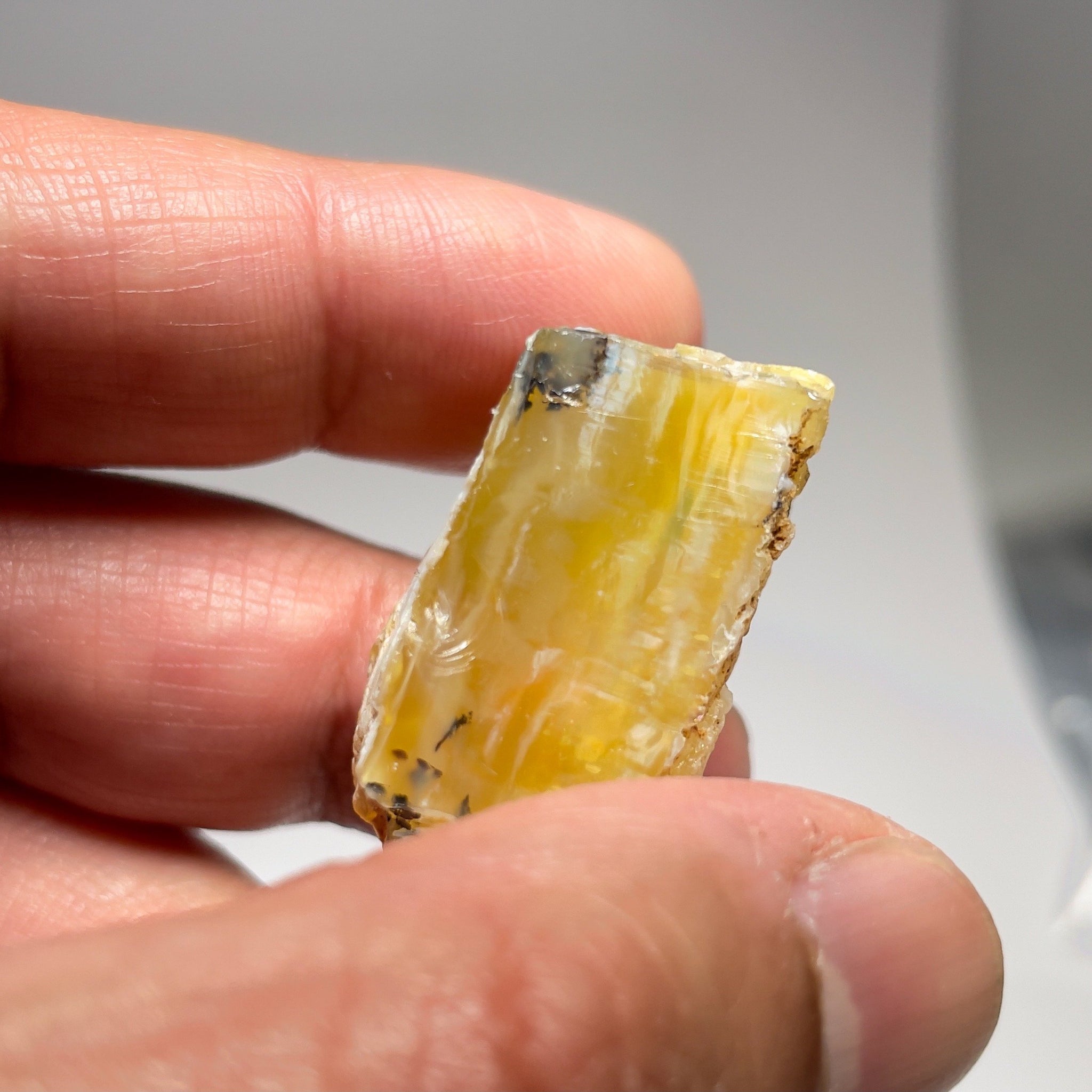 86.21Ct Opal Tanzania Untreated Unheated From A 1999 Deposit Chatoyant (Pearly Cats-Eye Effect)