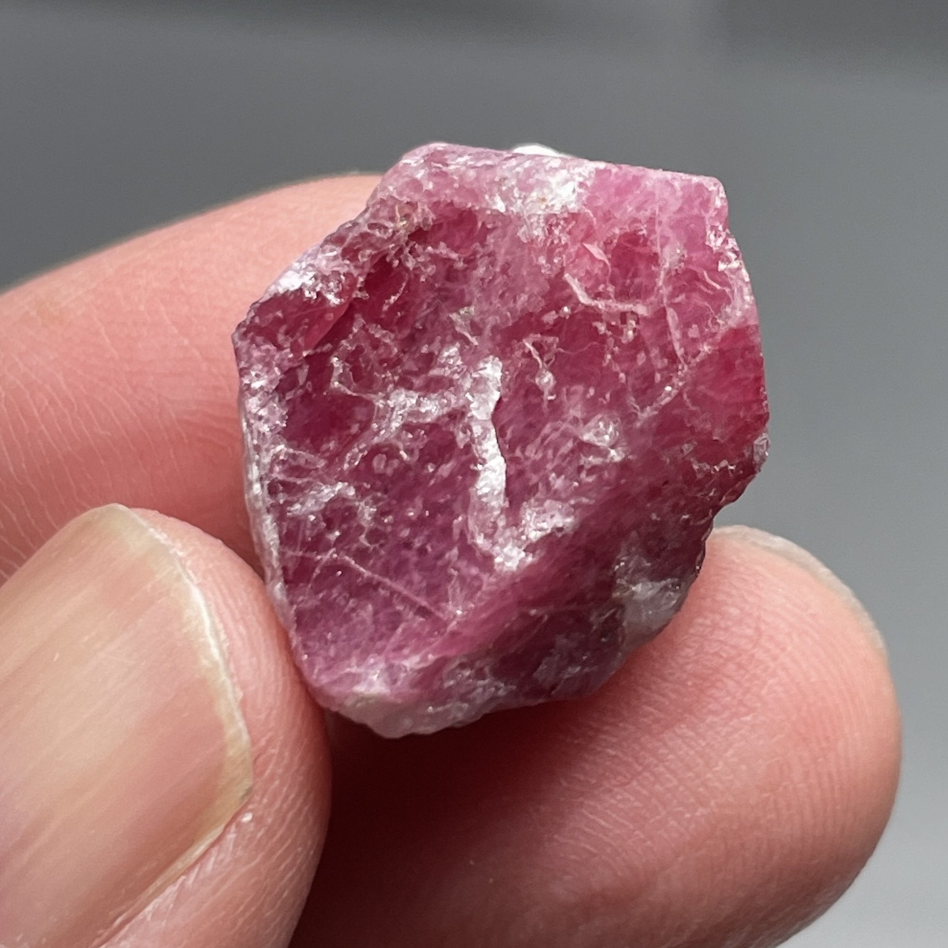 9.00Gm / 45.00Ct Mahenge Spinel Crystal Tanzania Untreated Unheated 20X 16 X 15Mm
