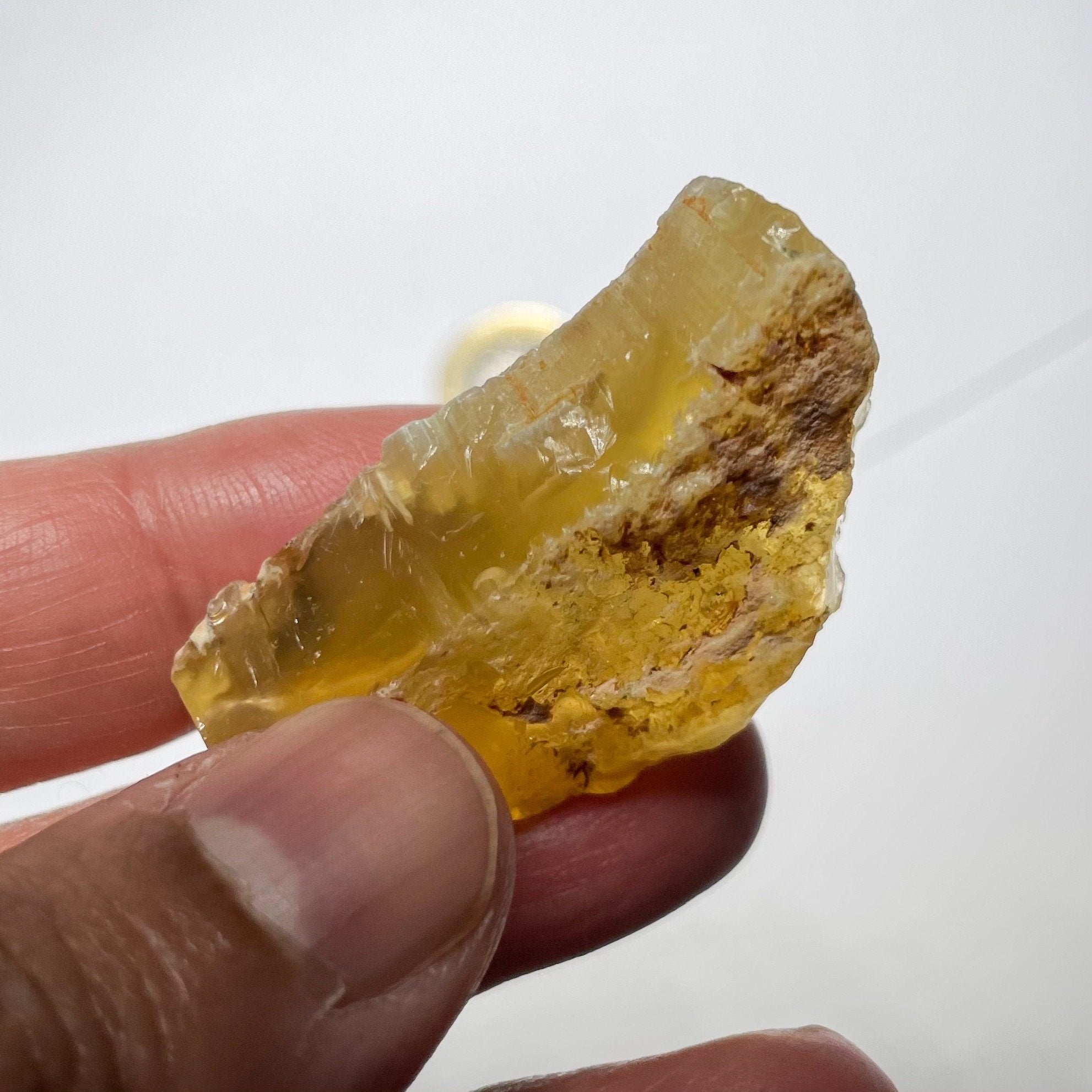 82.10Ct Opal Tanzania Untreated Unheated From A 1999 Deposit Chatoyant (Pearly Cats-Eye Effect)