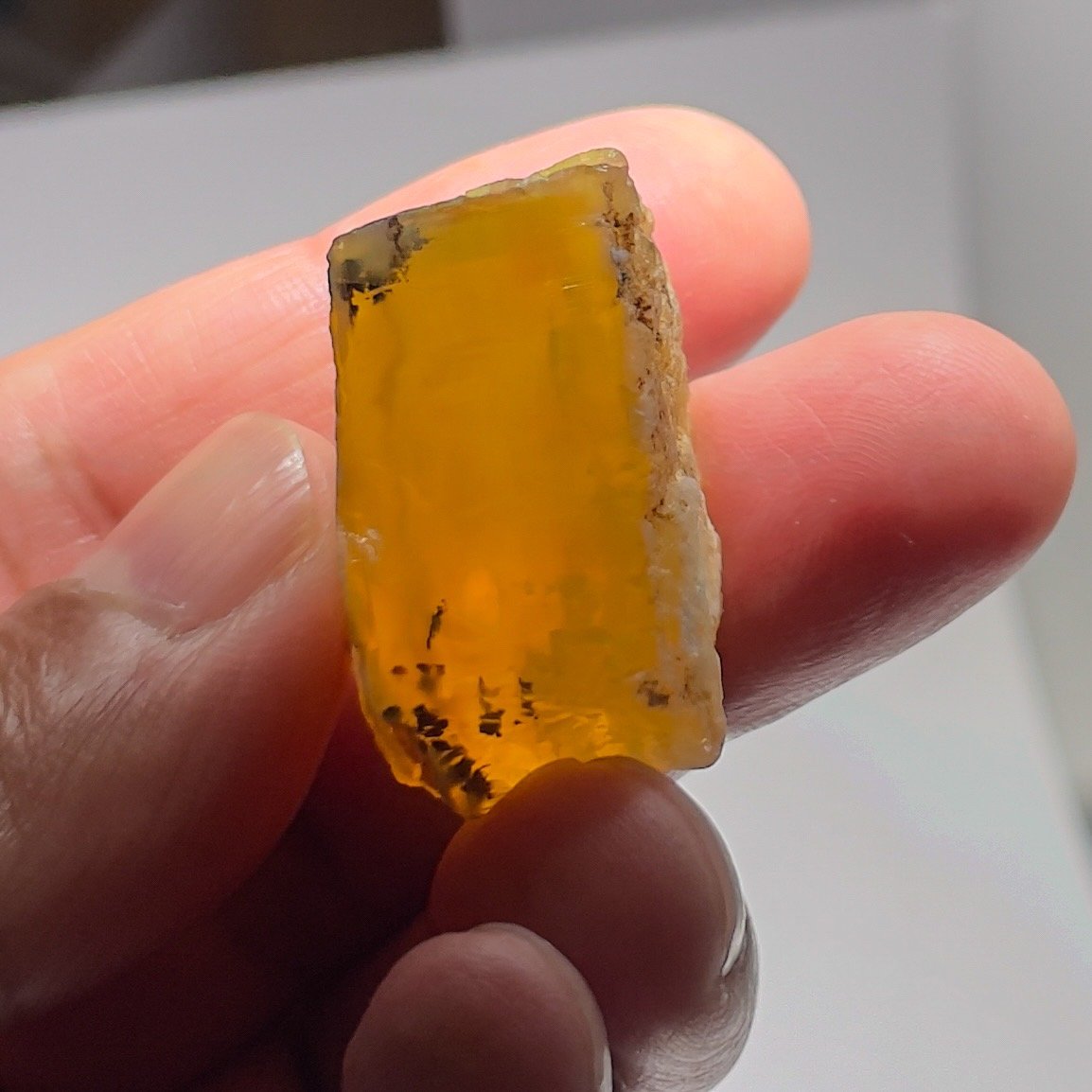 86.21Ct Opal Tanzania Untreated Unheated From A 1999 Deposit Chatoyant (Pearly Cats-Eye Effect)