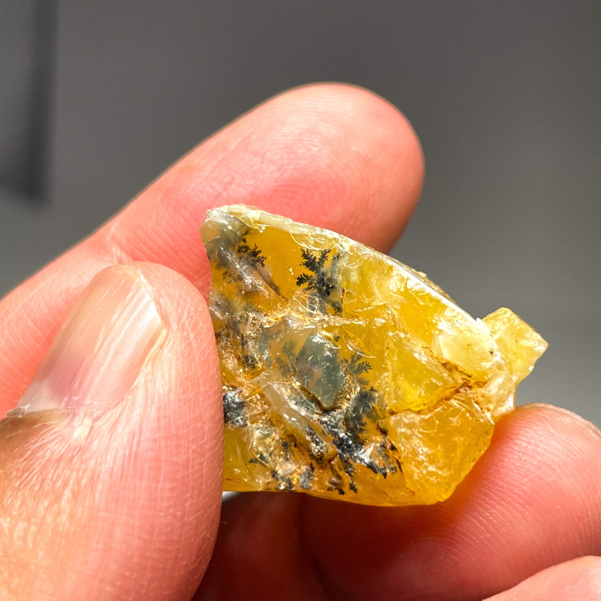 39.07Ct Opal Tanzania Untreated Unheated From A 1999 Deposit Chatoyant (Pearly Cats-Eye Effect)