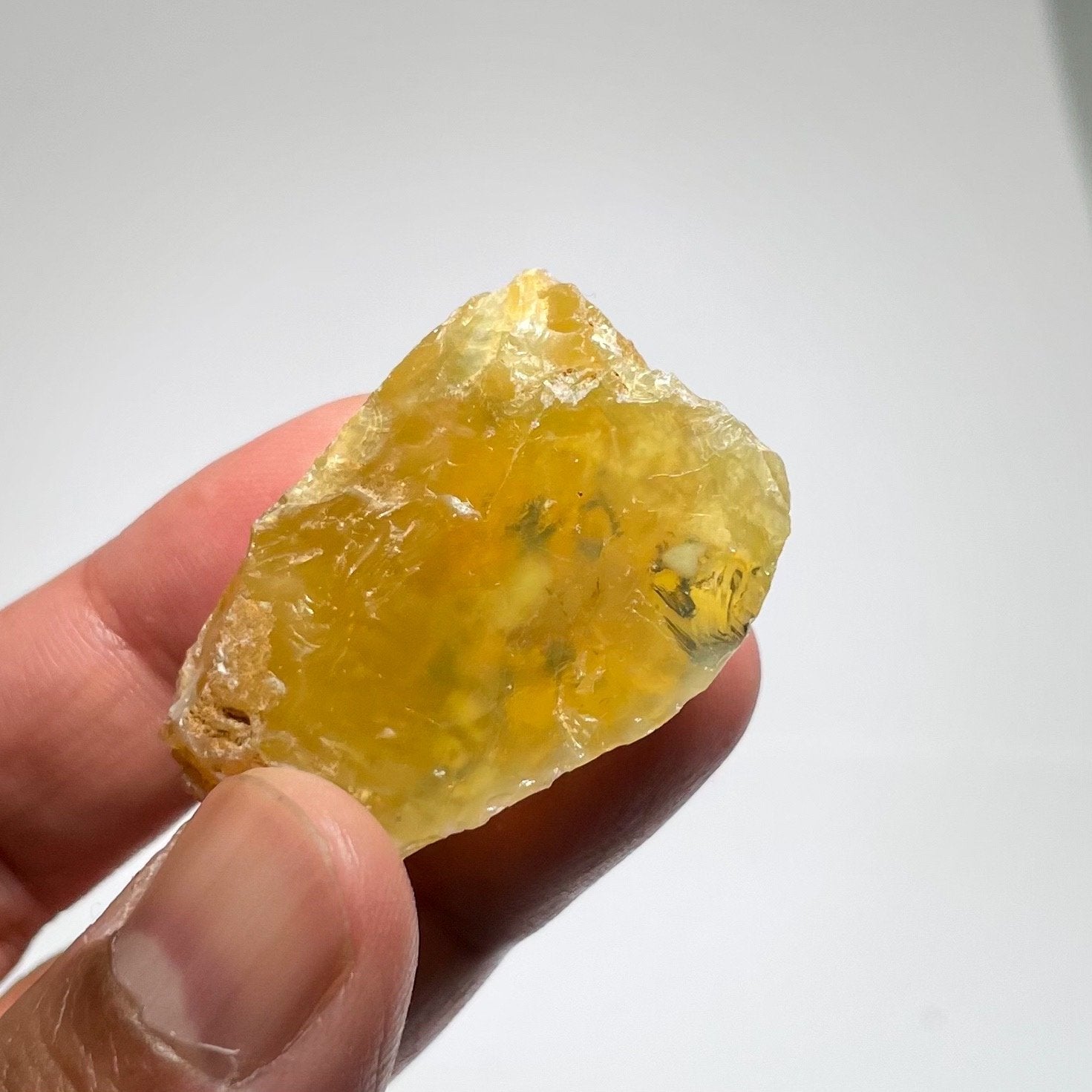 87.48Ct Opal Tanzania Untreated Unheated From A 1999 Deposit Chatoyant (Pearly Cats-Eye Effect)