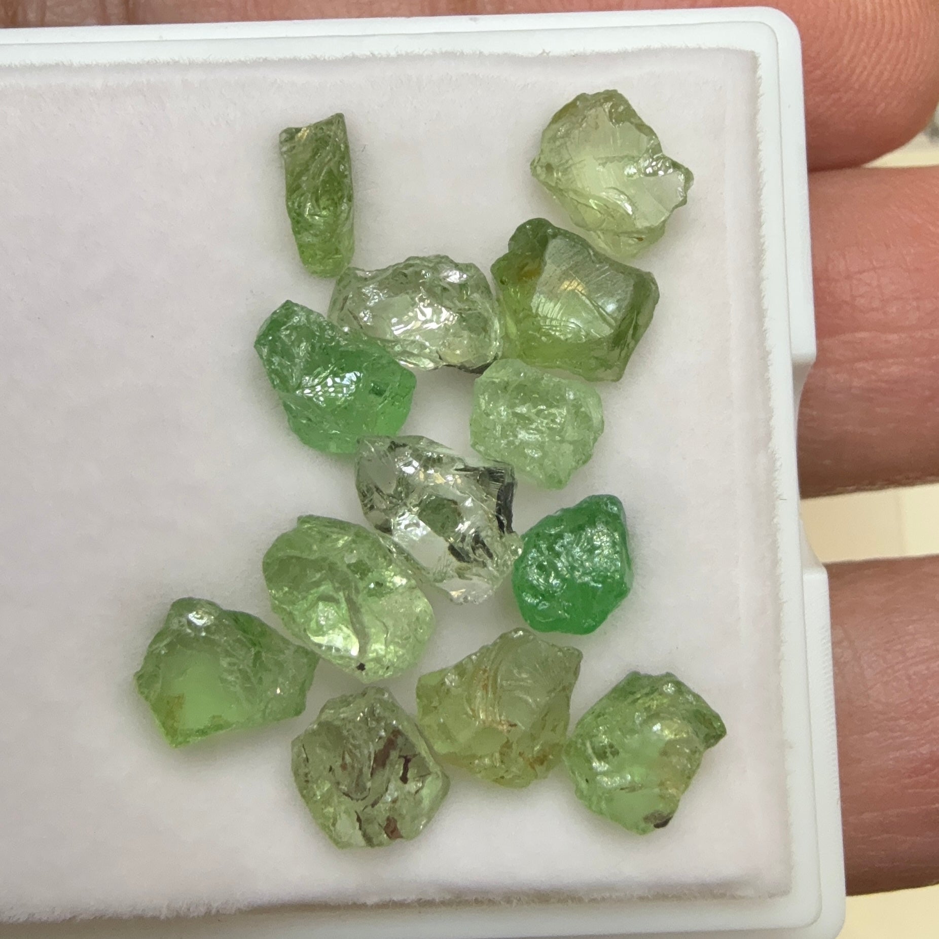 Tsavorite Rough Melee size, 14.33ct, 0.65ct - 1.30ct, Untreated, Unheated