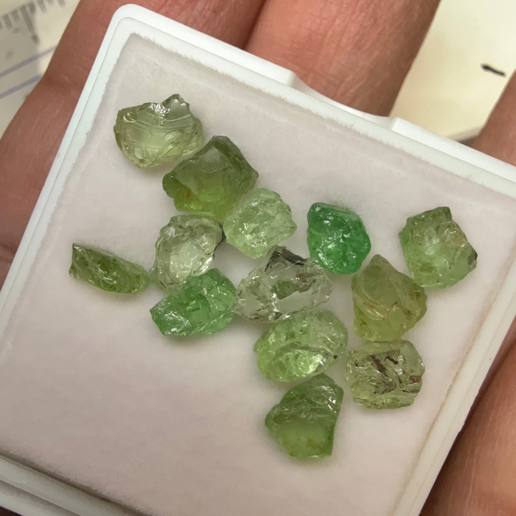 Tsavorite Rough Melee size, 14.33ct, 0.65ct - 1.30ct, Untreated, Unheated
