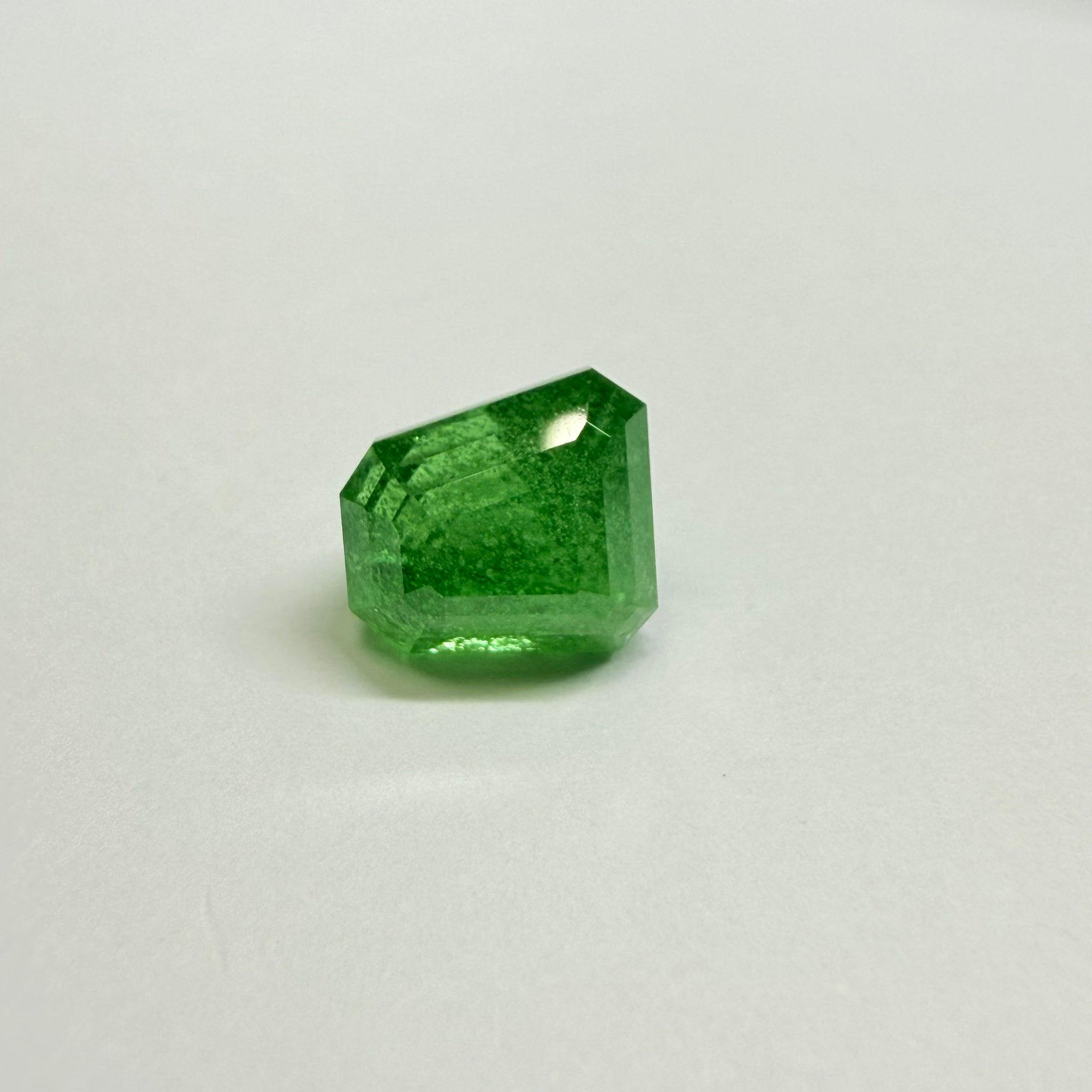 Tsavorite Garnet, Fancy Freeform Cut, 4.39ct, Tanzania, Untreated Unheated, typical sugary type inclusions