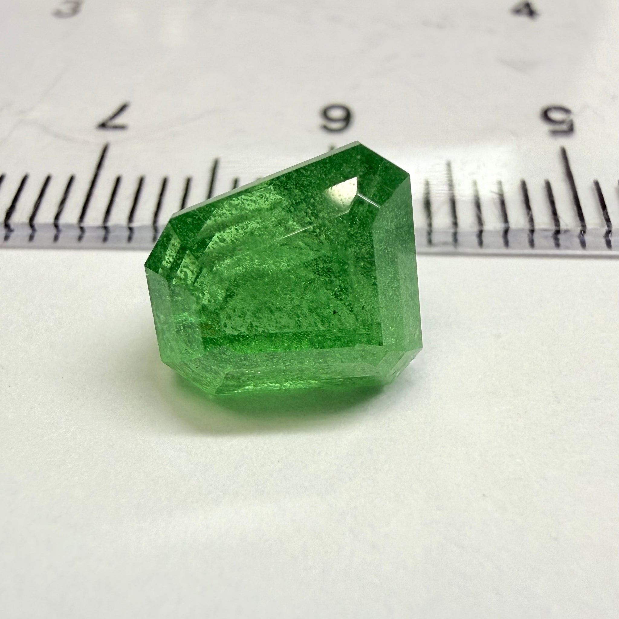 Tsavorite Garnet, Fancy Freeform Cut, 4.39ct, Tanzania, Untreated Unheated, typical sugary type inclusions