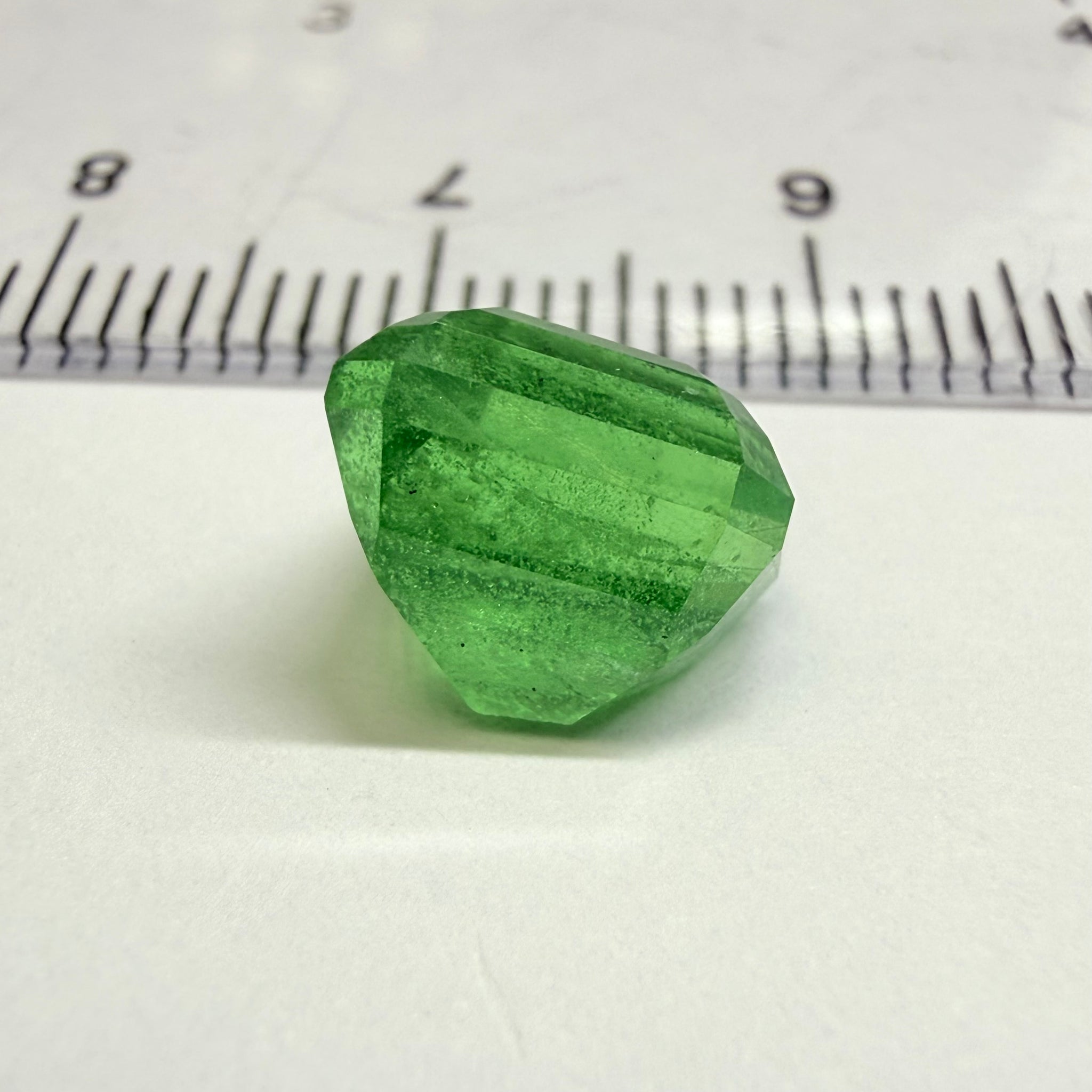 Tsavorite Garnet, Fancy Freeform Cut, 4.39ct, Tanzania, Untreated Unheated, typical sugary type inclusions