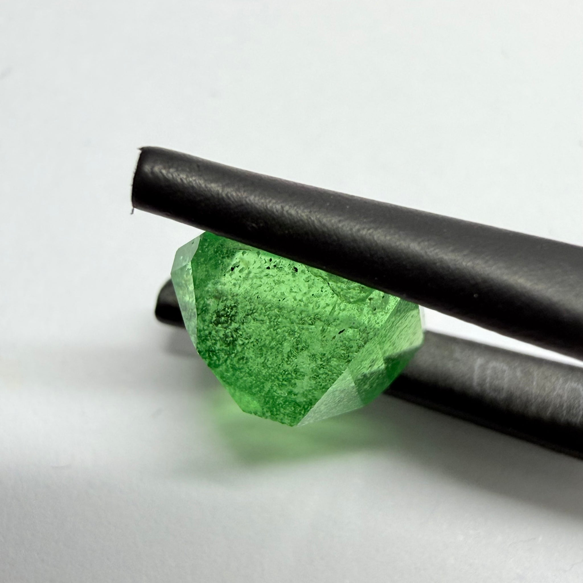Tsavorite Garnet, Fancy Freeform Cut, 4.39ct, Tanzania, Untreated Unheated, typical sugary type inclusions