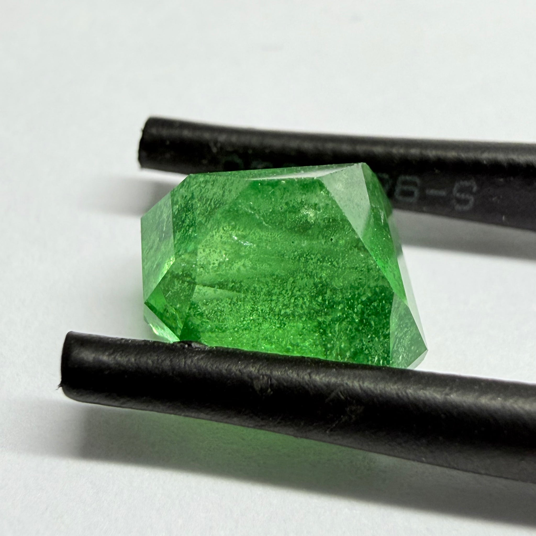 Tsavorite Garnet, Fancy Freeform Cut, 4.39ct, Tanzania, Untreated Unheated, typical sugary type inclusions
