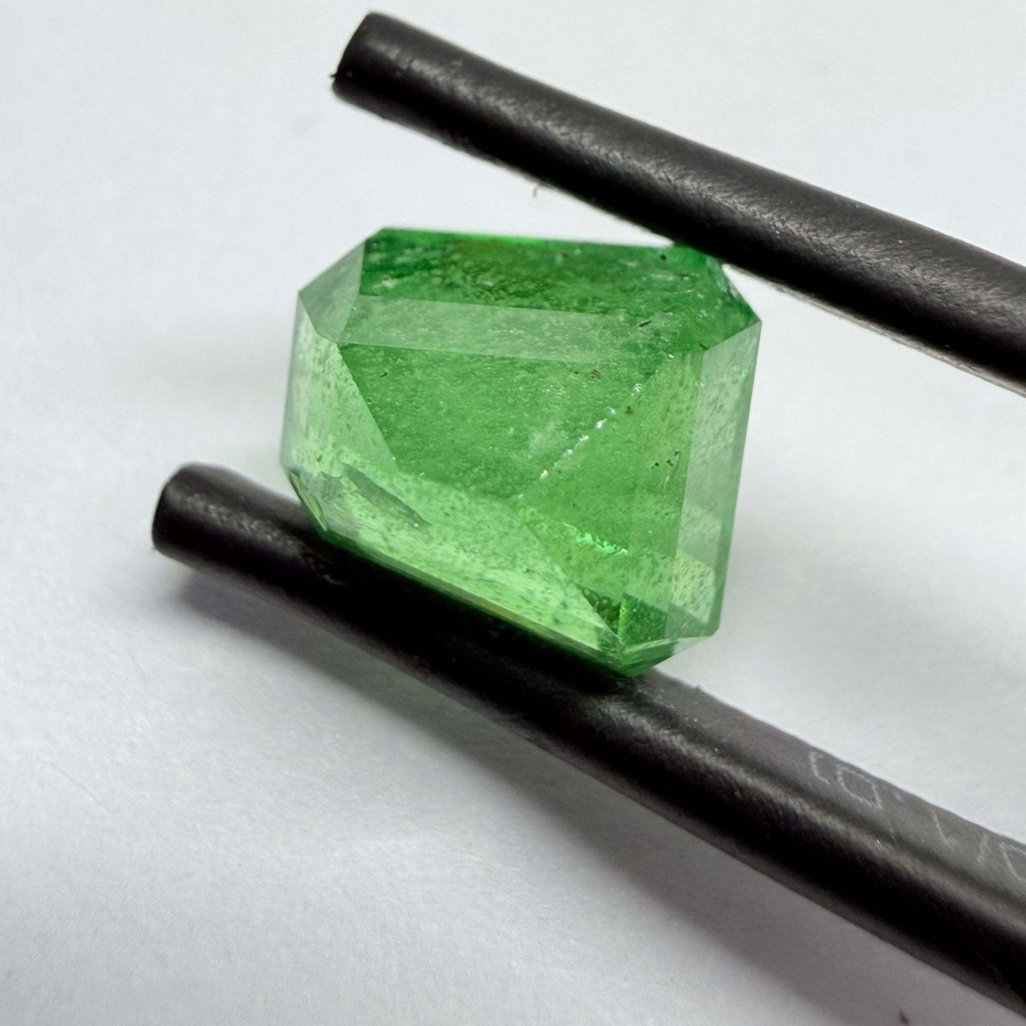 Tsavorite Garnet, Fancy Freeform Cut, 4.39ct, Tanzania, Untreated Unheated, typical sugary type inclusions