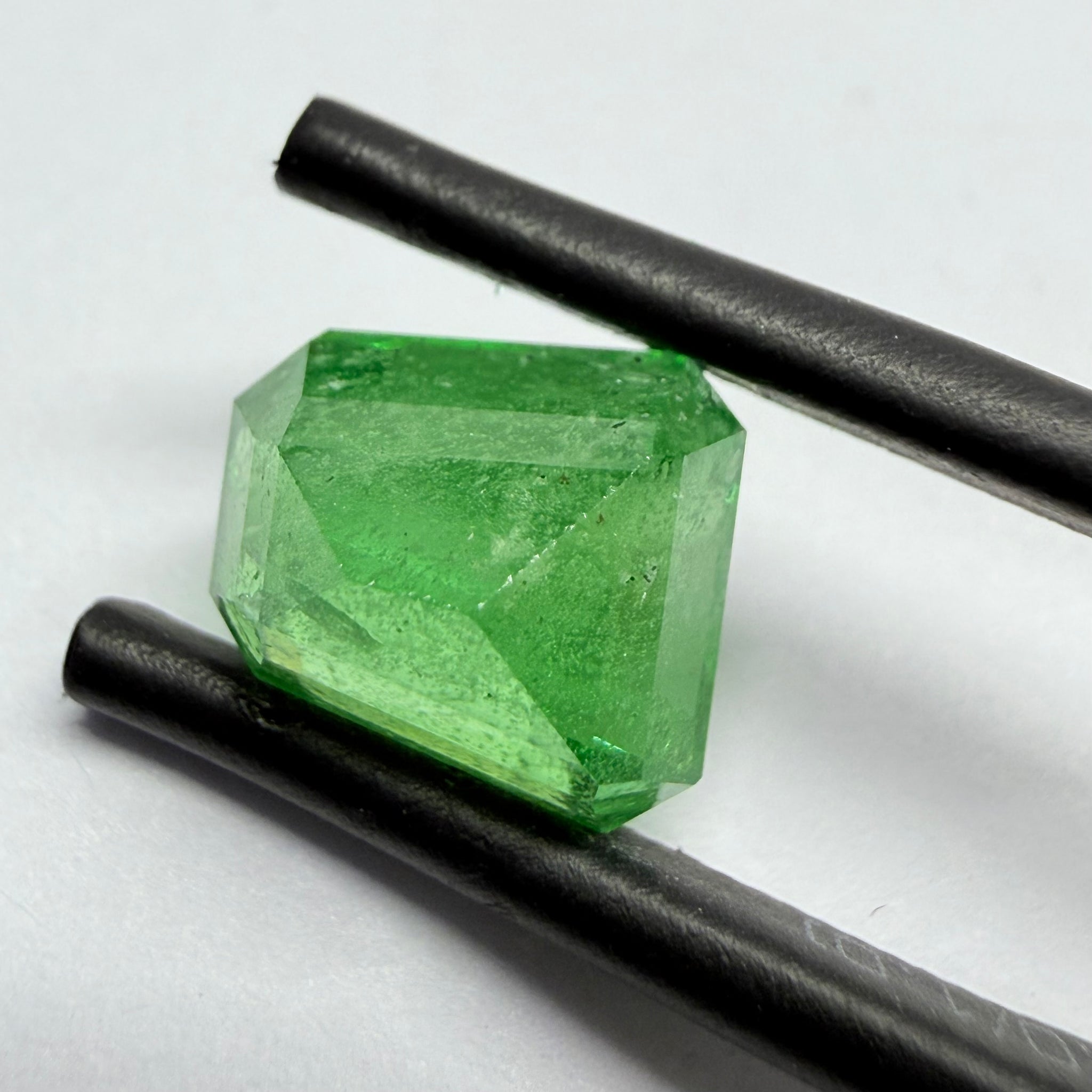 Tsavorite Garnet, Fancy Freeform Cut, 4.39ct, Tanzania, Untreated Unheated, typical sugary type inclusions
