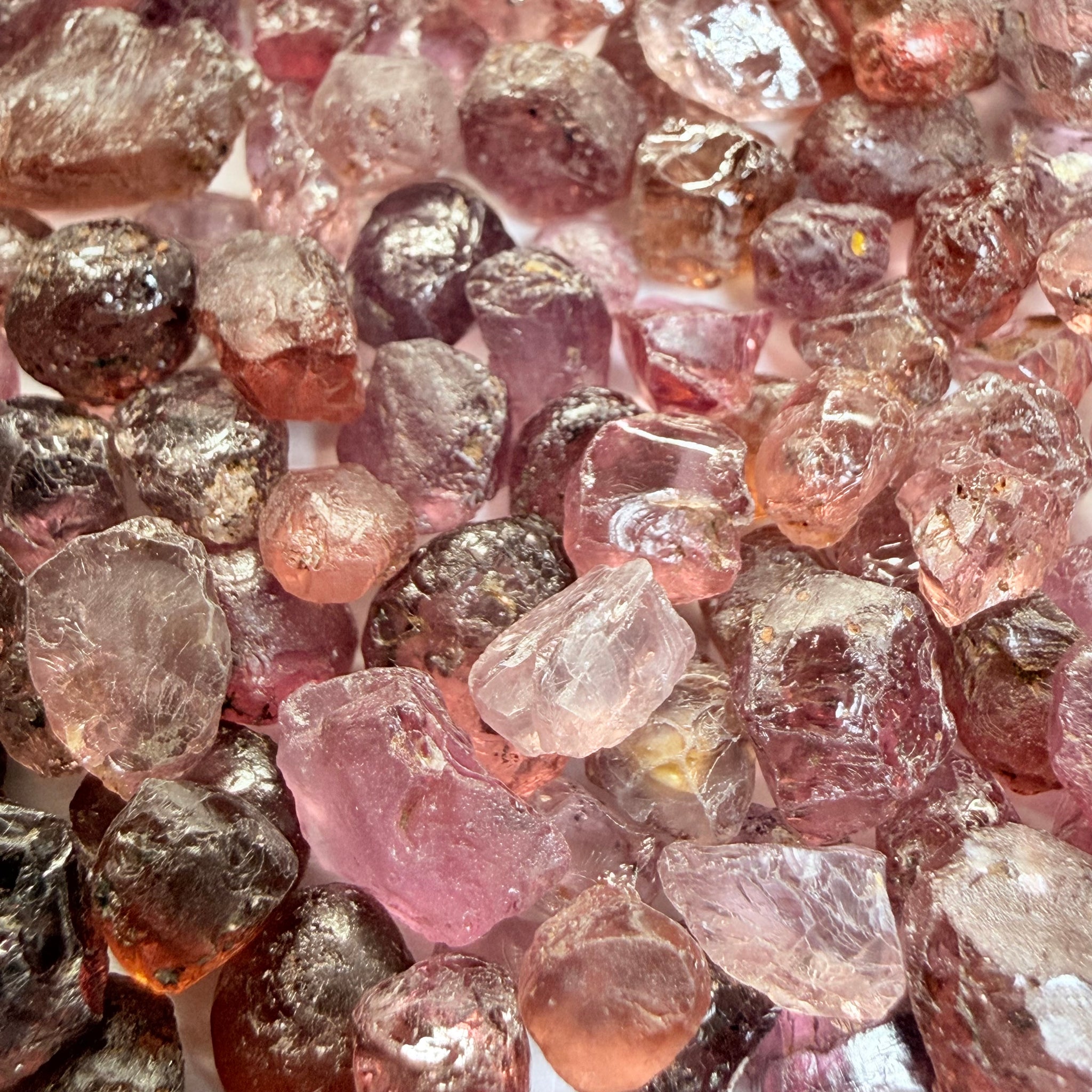 Mixed Garnet Lot some are Dragon Garnets too, 112.60gm / 563.00ct, Lindi, Tanzania, Untreated Unheated, all have inclusions but facetable with inclusions