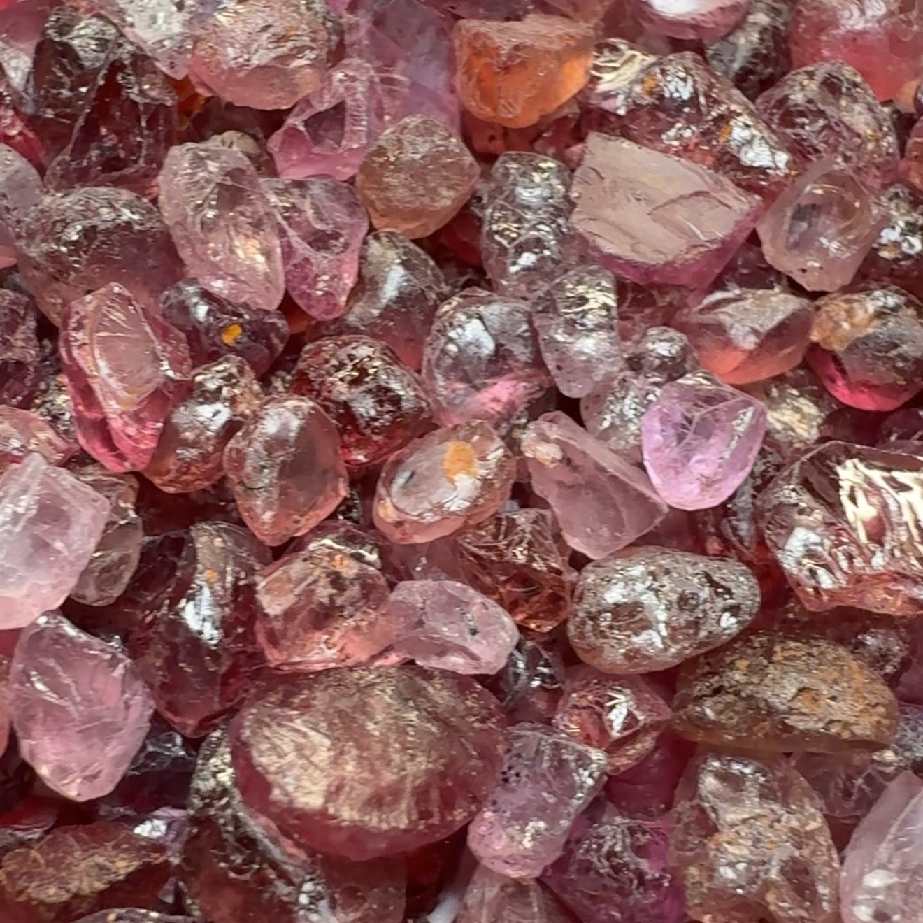 Mixed Garnet Lot some are Dragon Garnets too, 112.60gm / 563.00ct, Lindi, Tanzania, Untreated Unheated, all have inclusions but facetable with inclusions